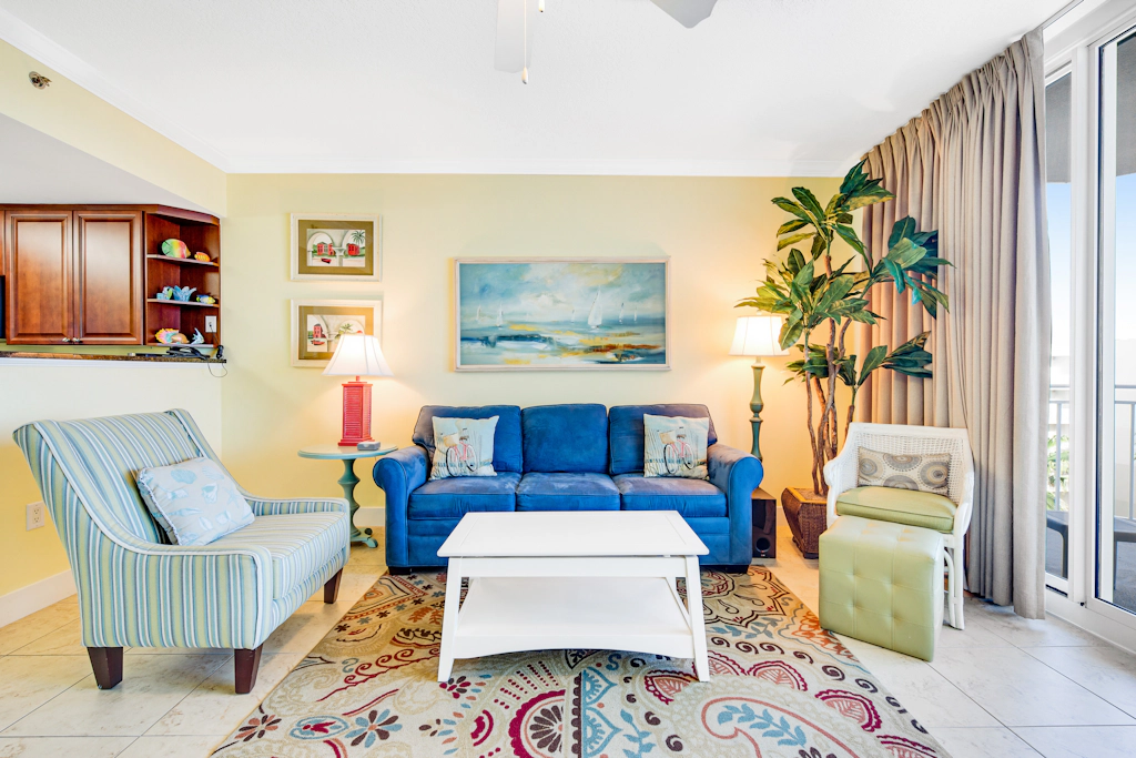 Spacious Top-Floor Condo At Waterscape 490 Feet Of Private Beach