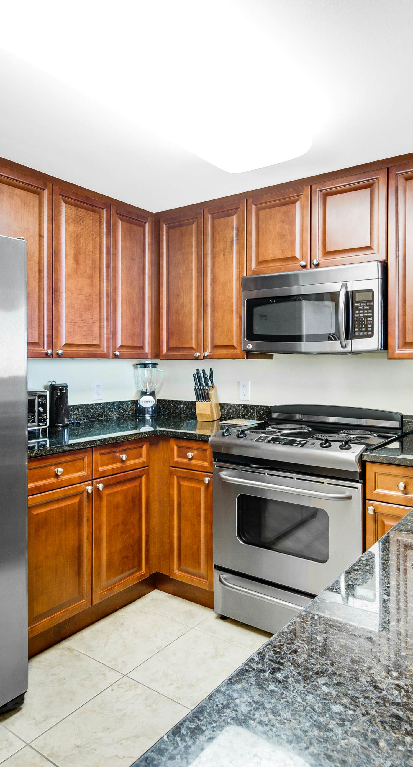 Spacious Top-Floor Condo At Waterscape 490 Feet Of Private Beach