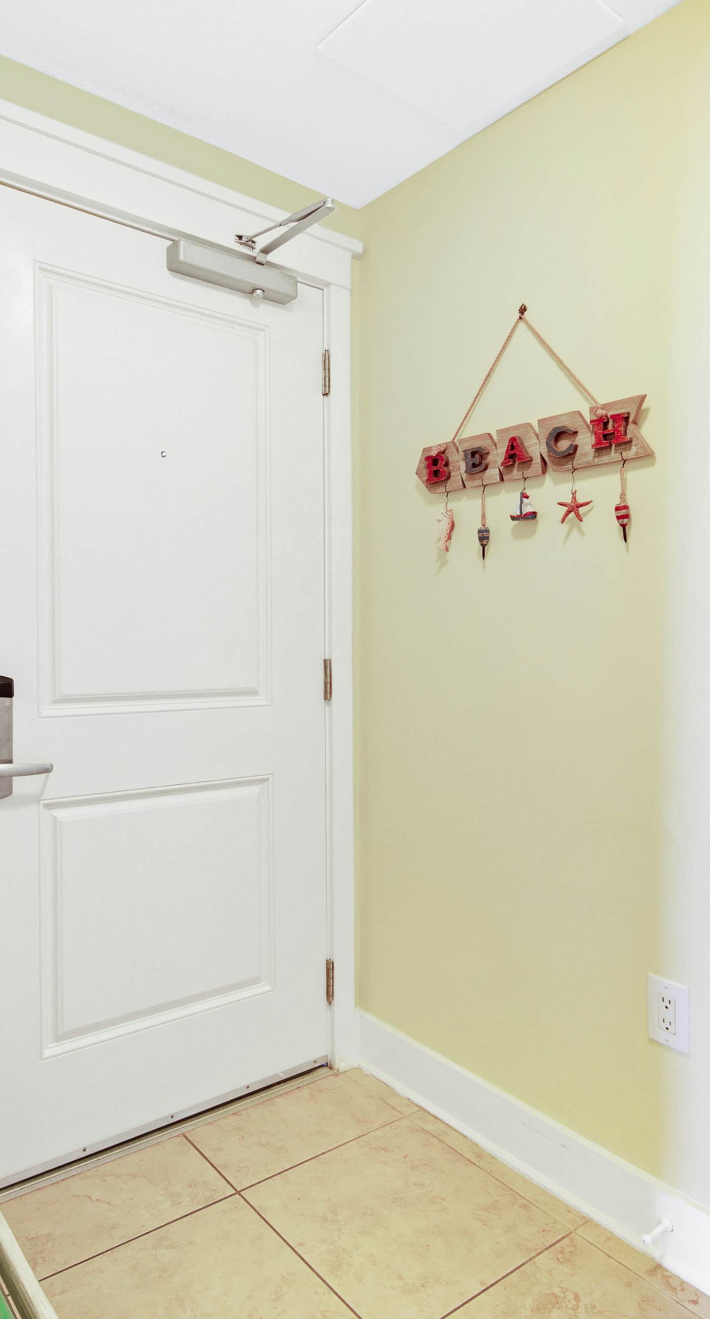 Spacious Top-Floor Condo At Waterscape 490 Feet Of Private Beach