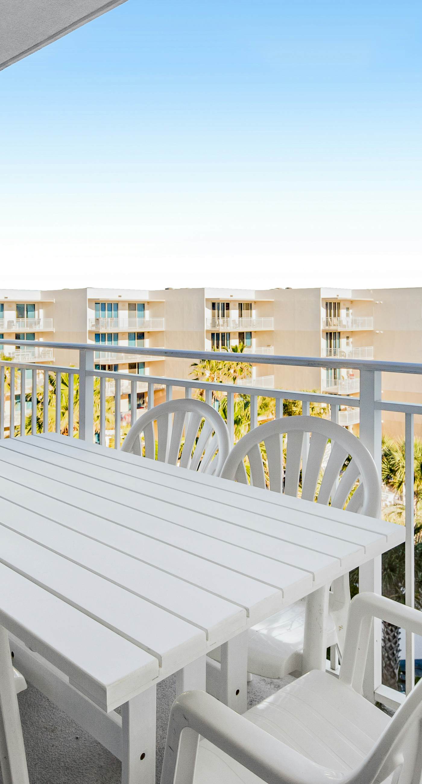 Spacious Top-Floor Condo At Waterscape 490 Feet Of Private Beach