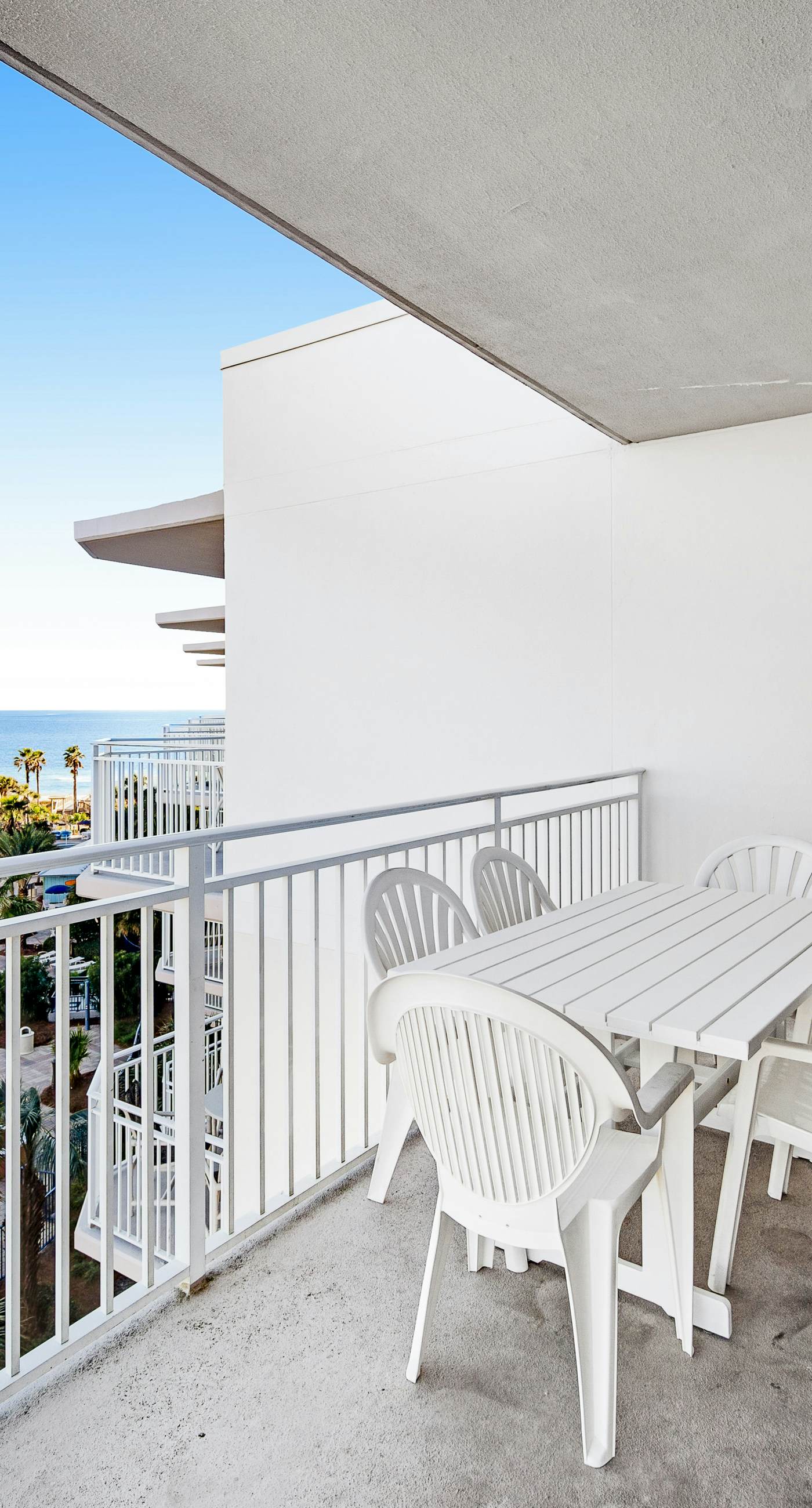 Spacious Top-Floor Condo At Waterscape 490 Feet Of Private Beach