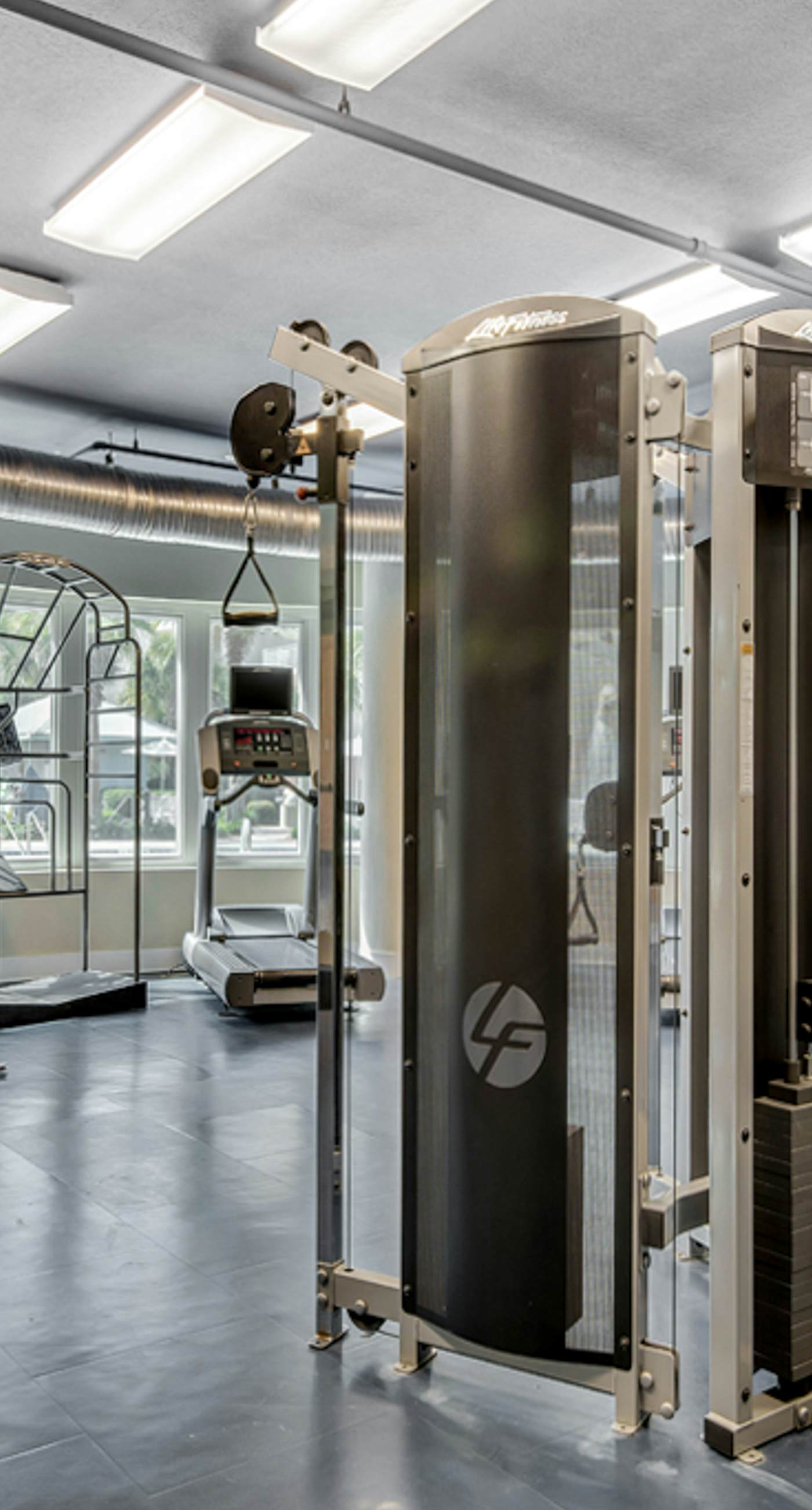 Spacious Top-Floor Condo At Waterscape 490 Feet Of Private Beach