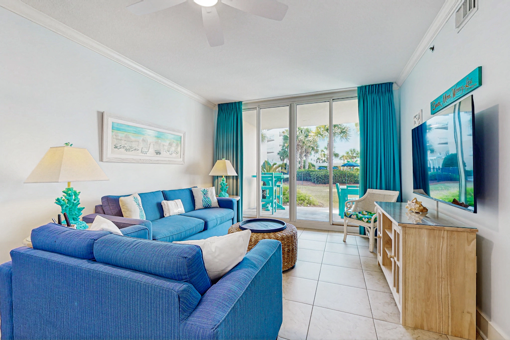 Bright, beachy condo At Waterscape w/children's playground, 2 hot tubs