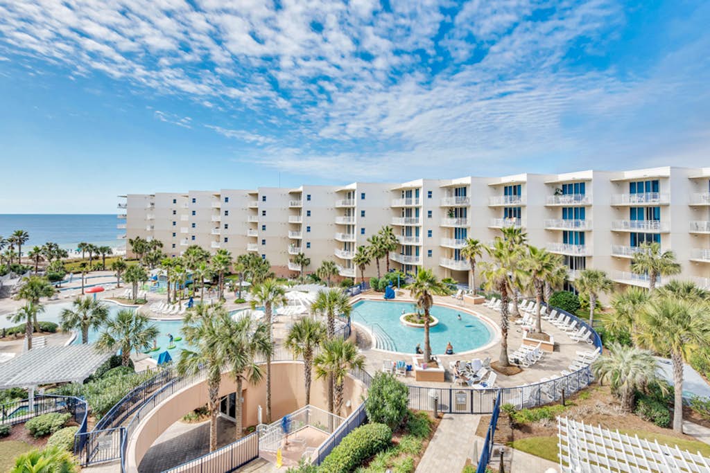 Bright, beachy condo At Waterscape w/children's playground, 2 hot tubs