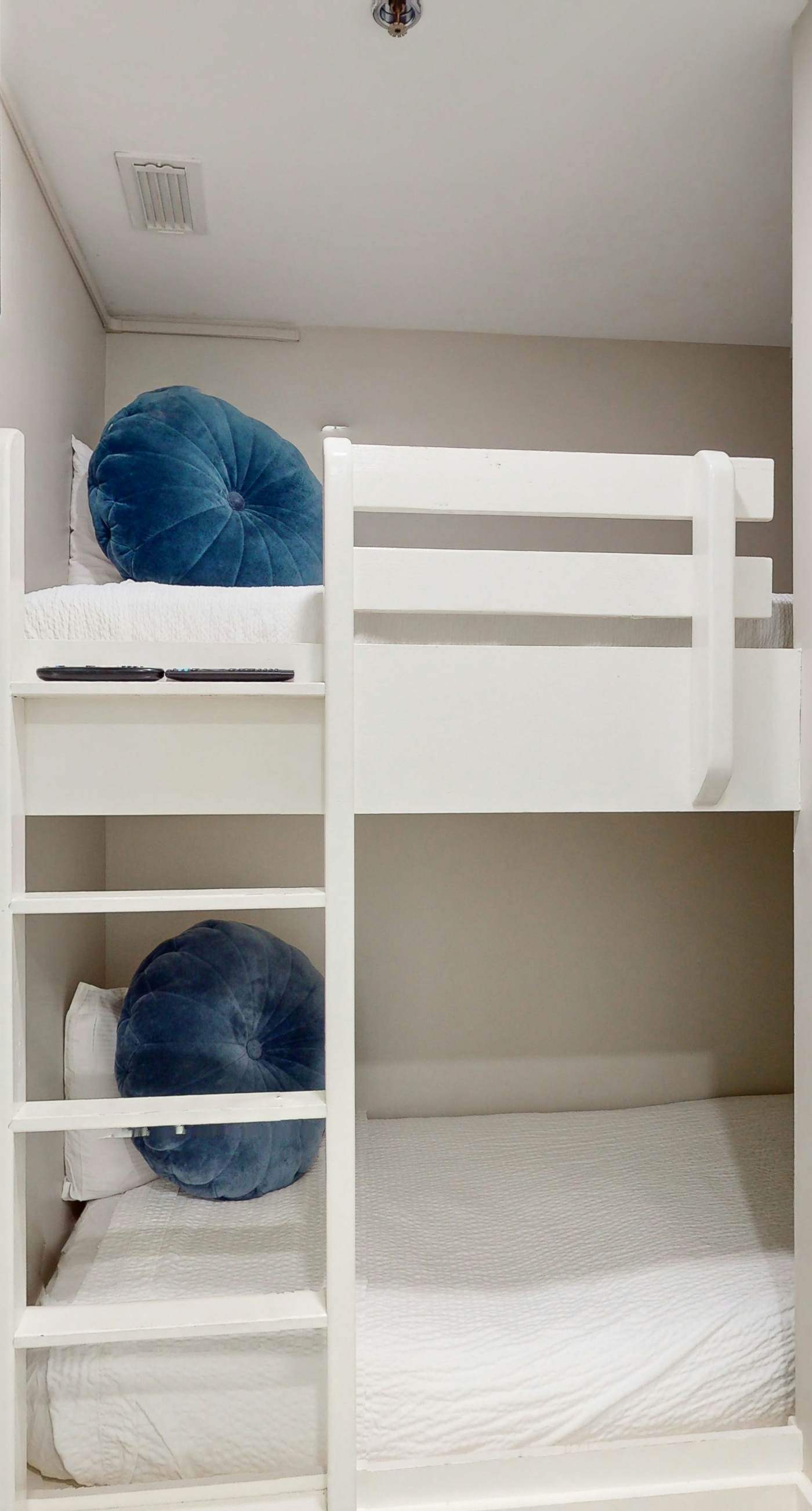 Inviting, Beach-Chic Condo On Okaloosa Island 490 Feet Of Private Beach