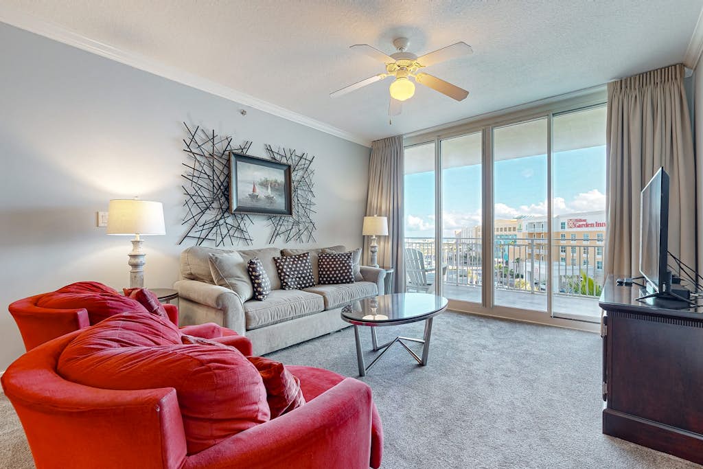 【中古】 Water Fall Suite / Water Scapes 5th Floor Elegant, Spacious Condo At Waterscape Waterfall, Lazy