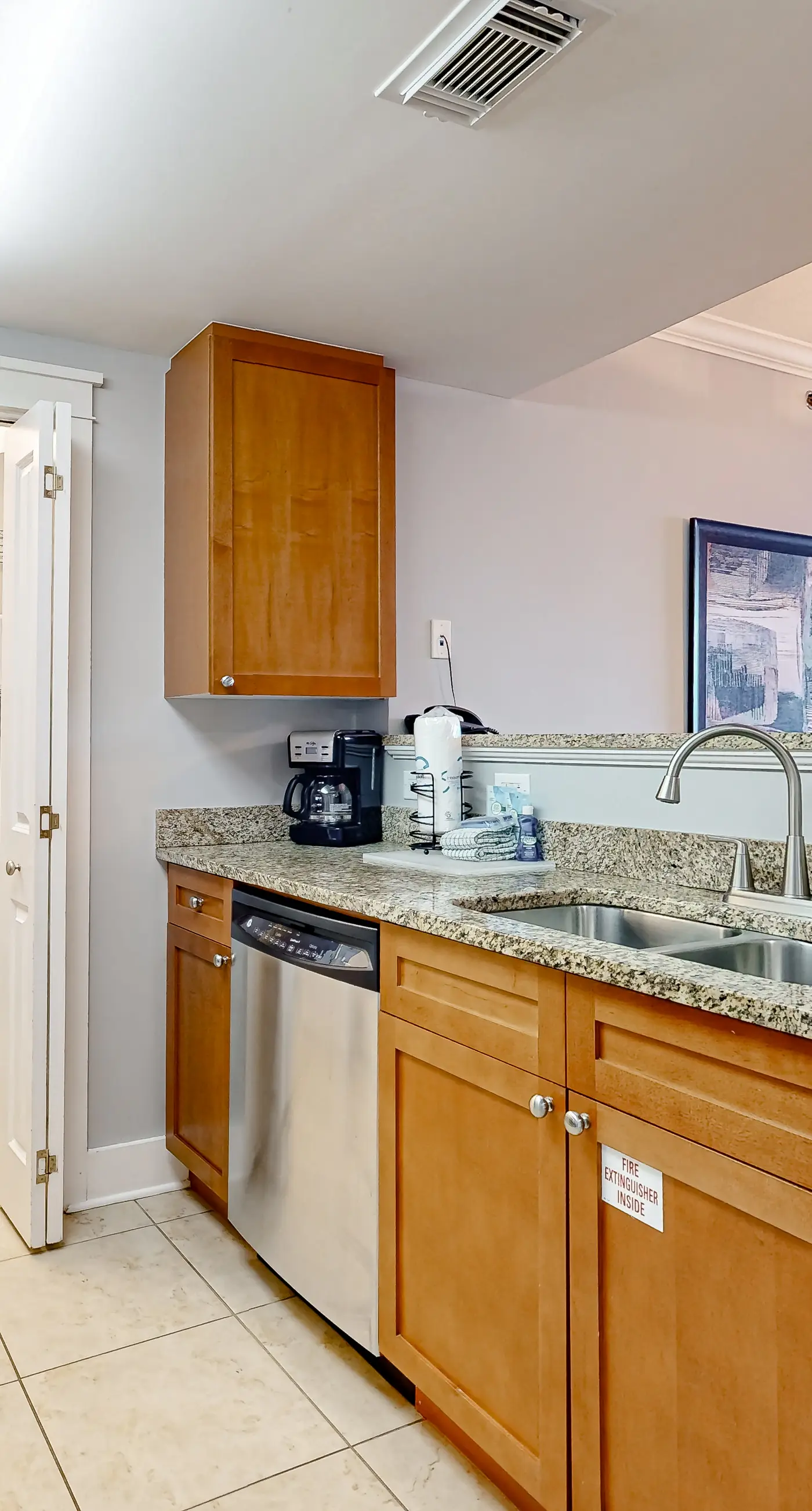 5th Floor Elegant, Spacious Condo At Waterscape Waterfall, Lazy River