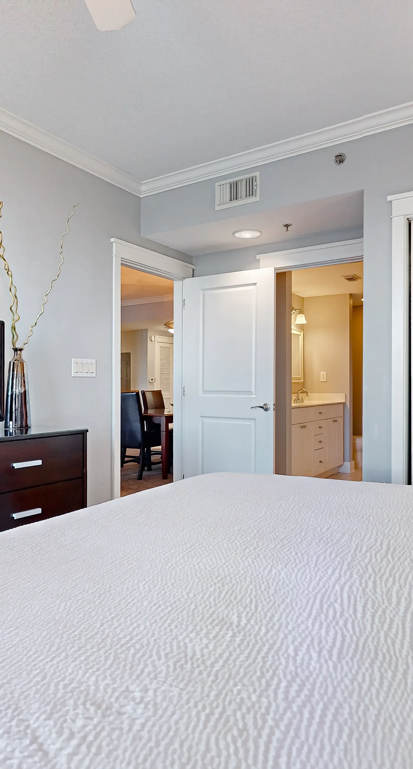 5th Floor Elegant, Spacious Condo At Waterscape Waterfall, Lazy River