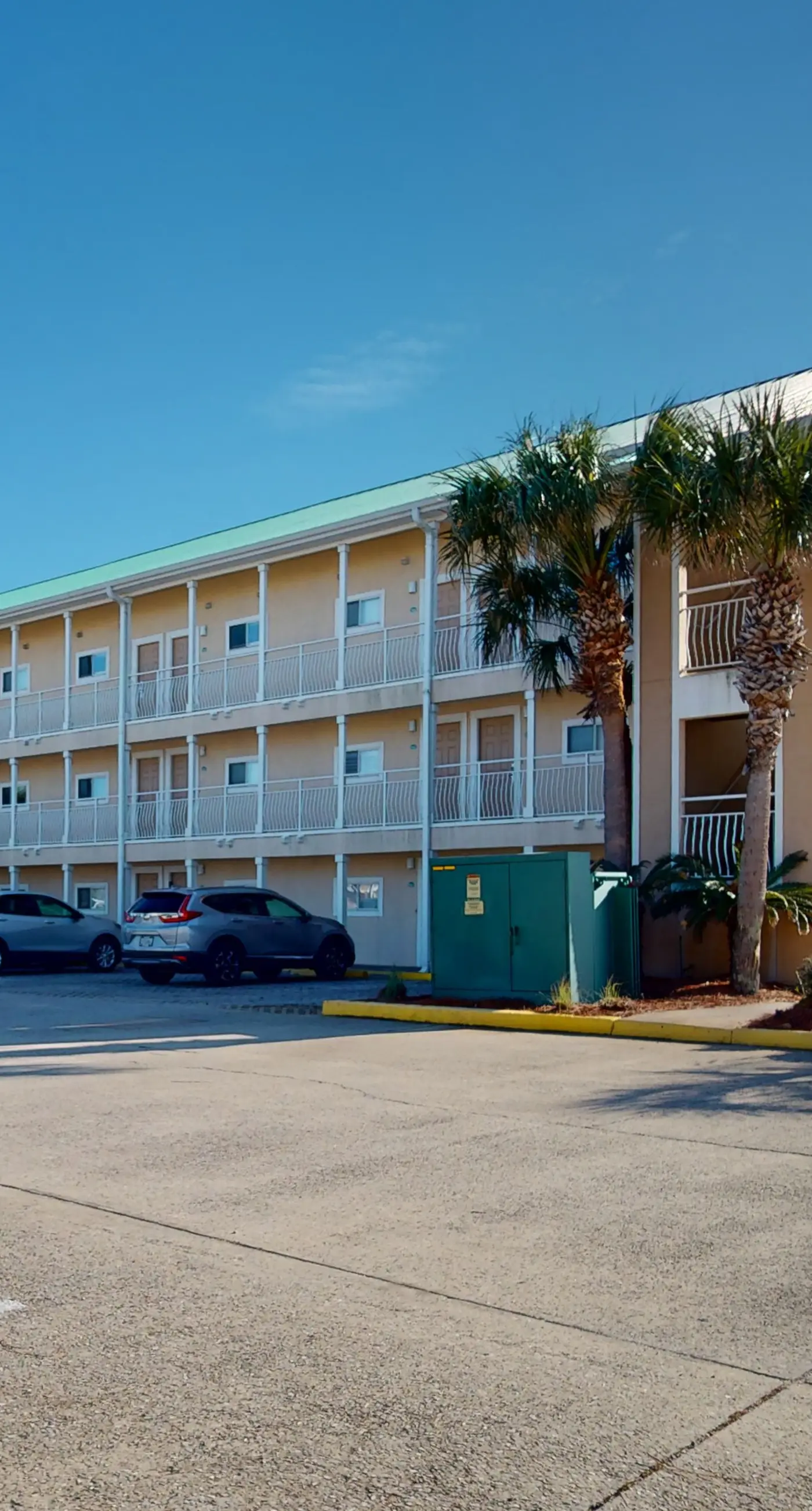 Oceanfront Condo w/ AC, WiFi, Shared Pool, & Seasonal Beach Service Rentals