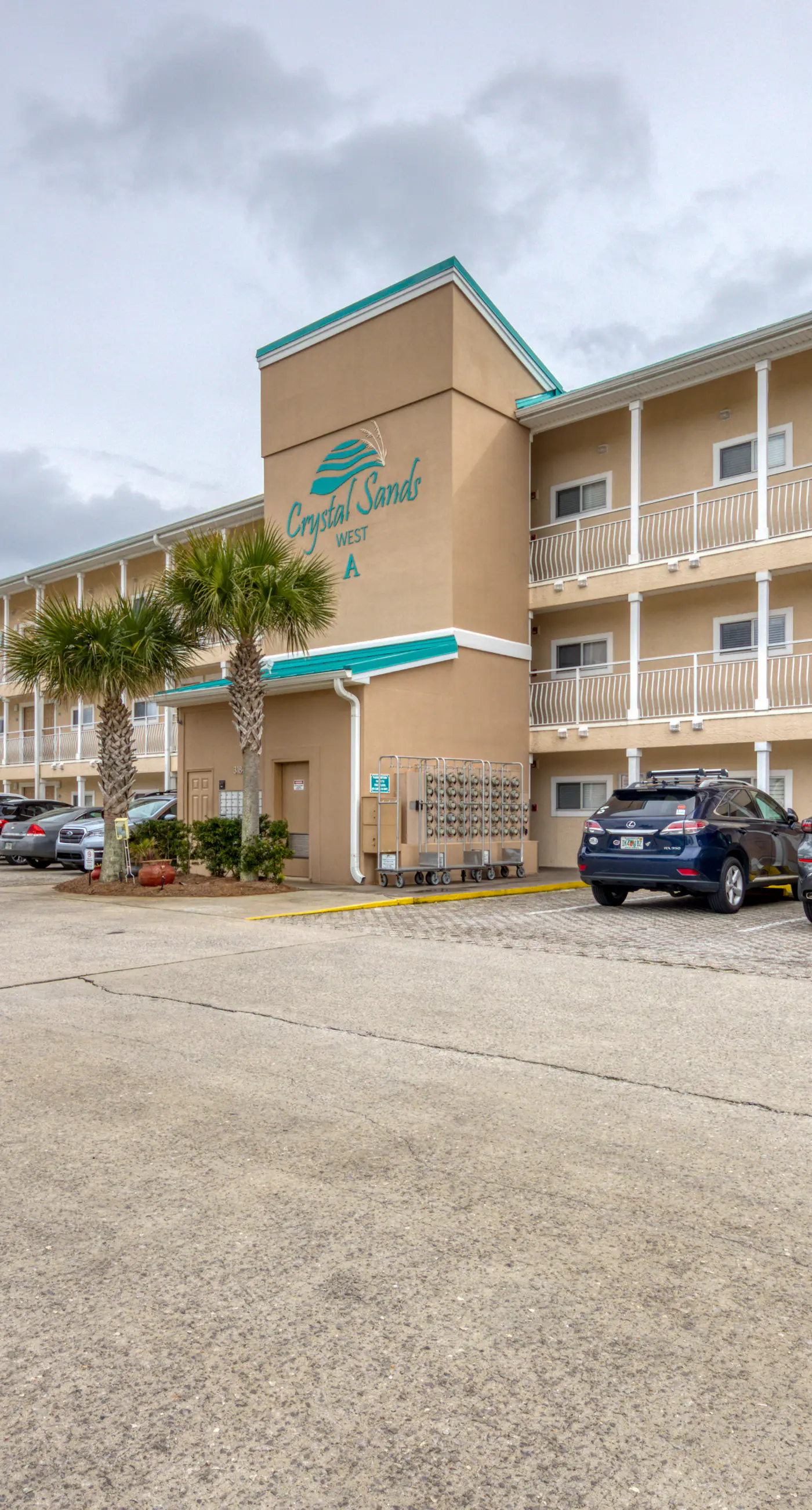 Oceanfront Condo w/ AC, WiFi, Shared Pool, & Seasonal Beach Service Rentals
