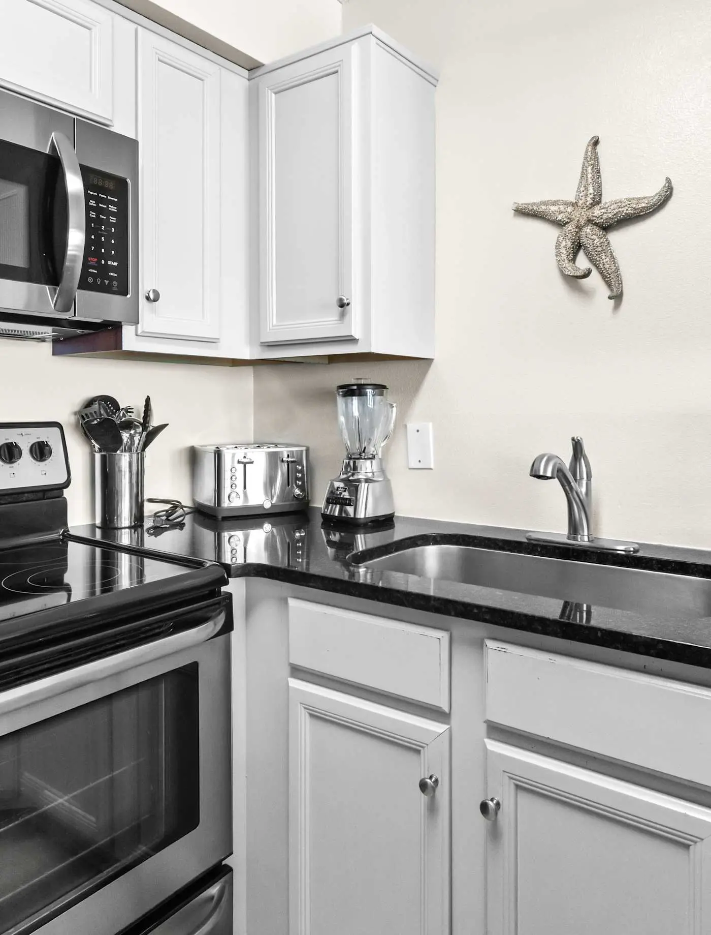 Oceanfront Condo w/ AC, WiFi, Shared Pool, & Seasonal Beach Service Rentals