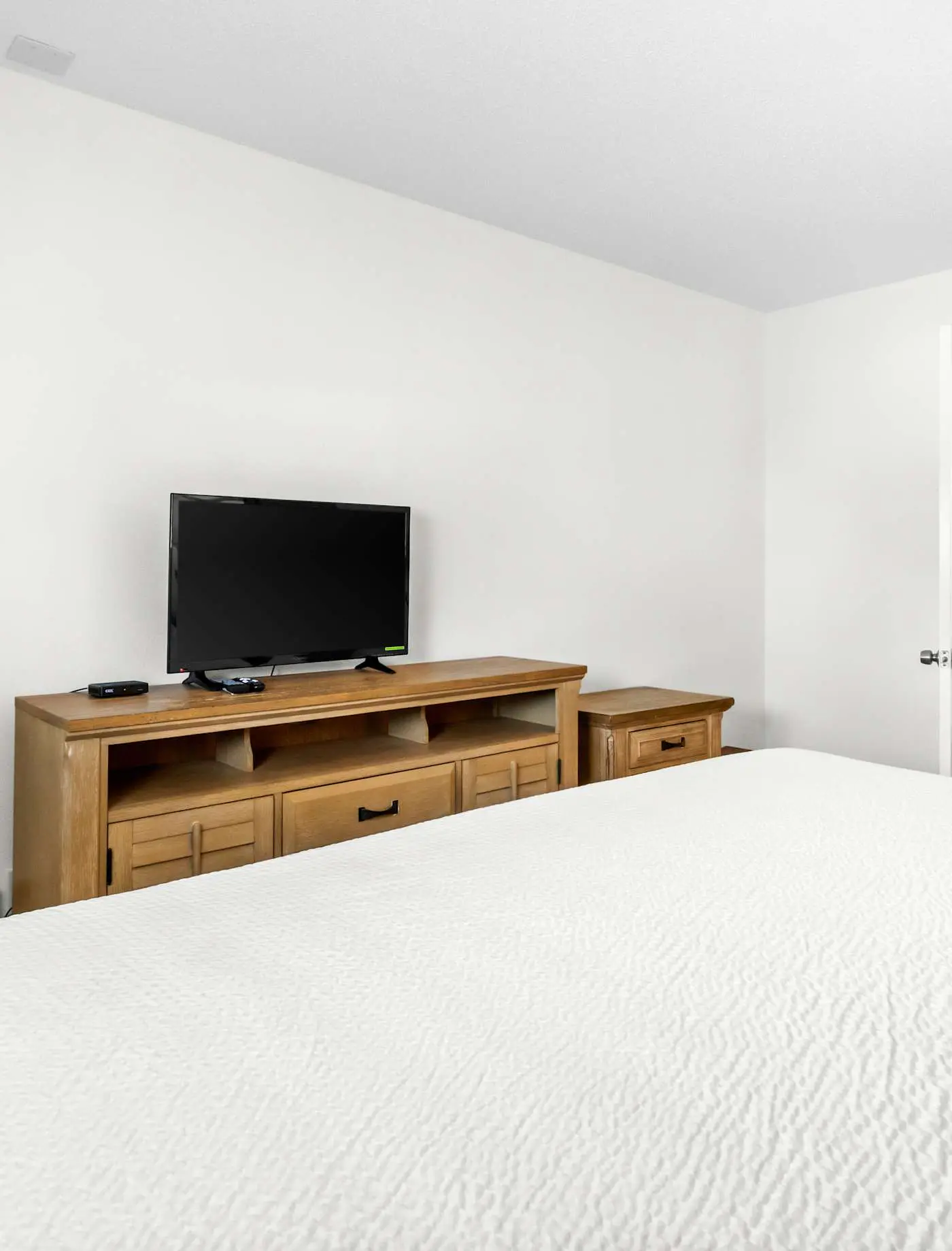 Oceanfront Condo w/ AC, WiFi, Shared Pool, & Seasonal Beach Service Rentals