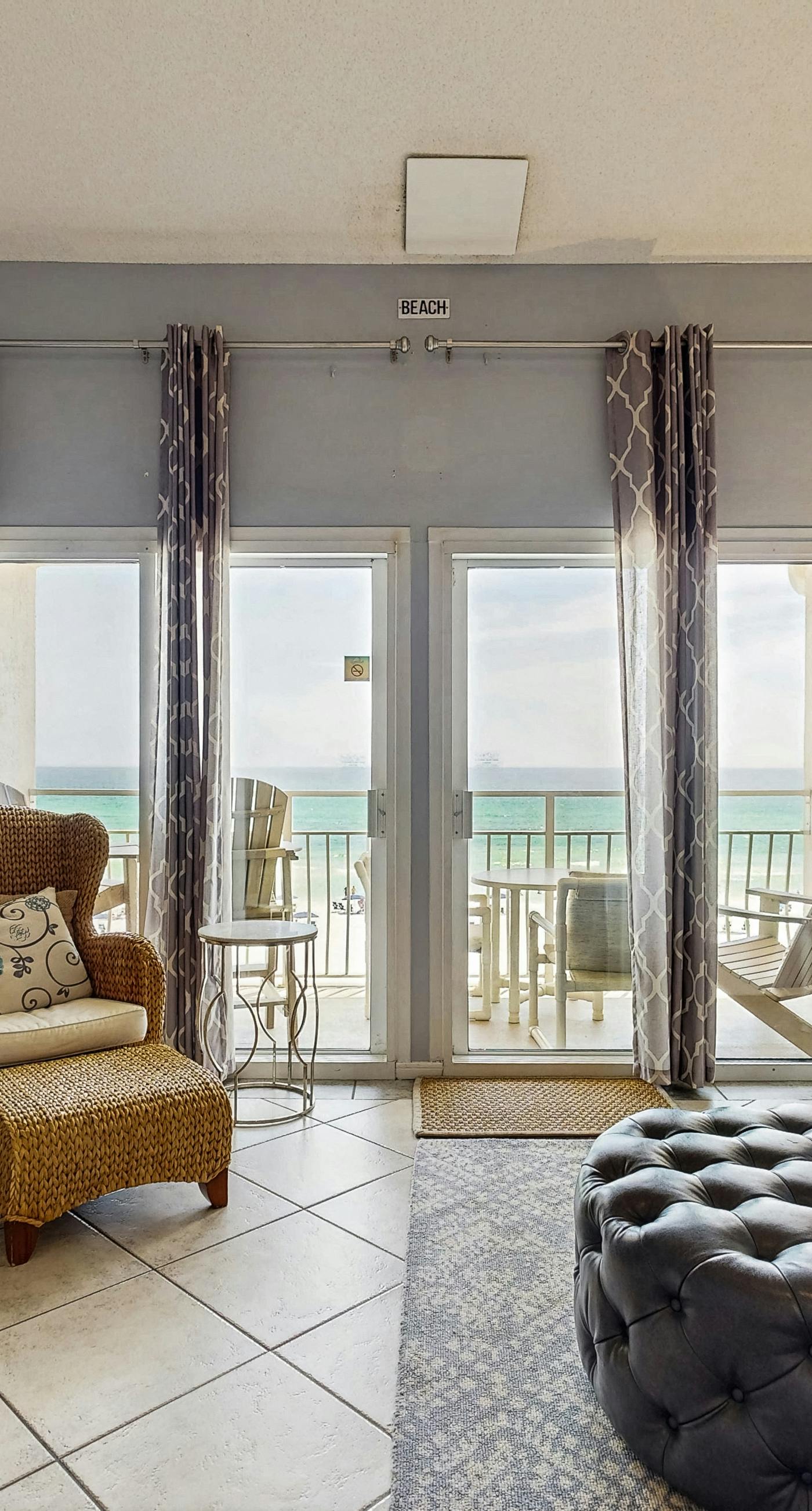 Charming Condo with Gulf View! Grill, Pools, Beach Access