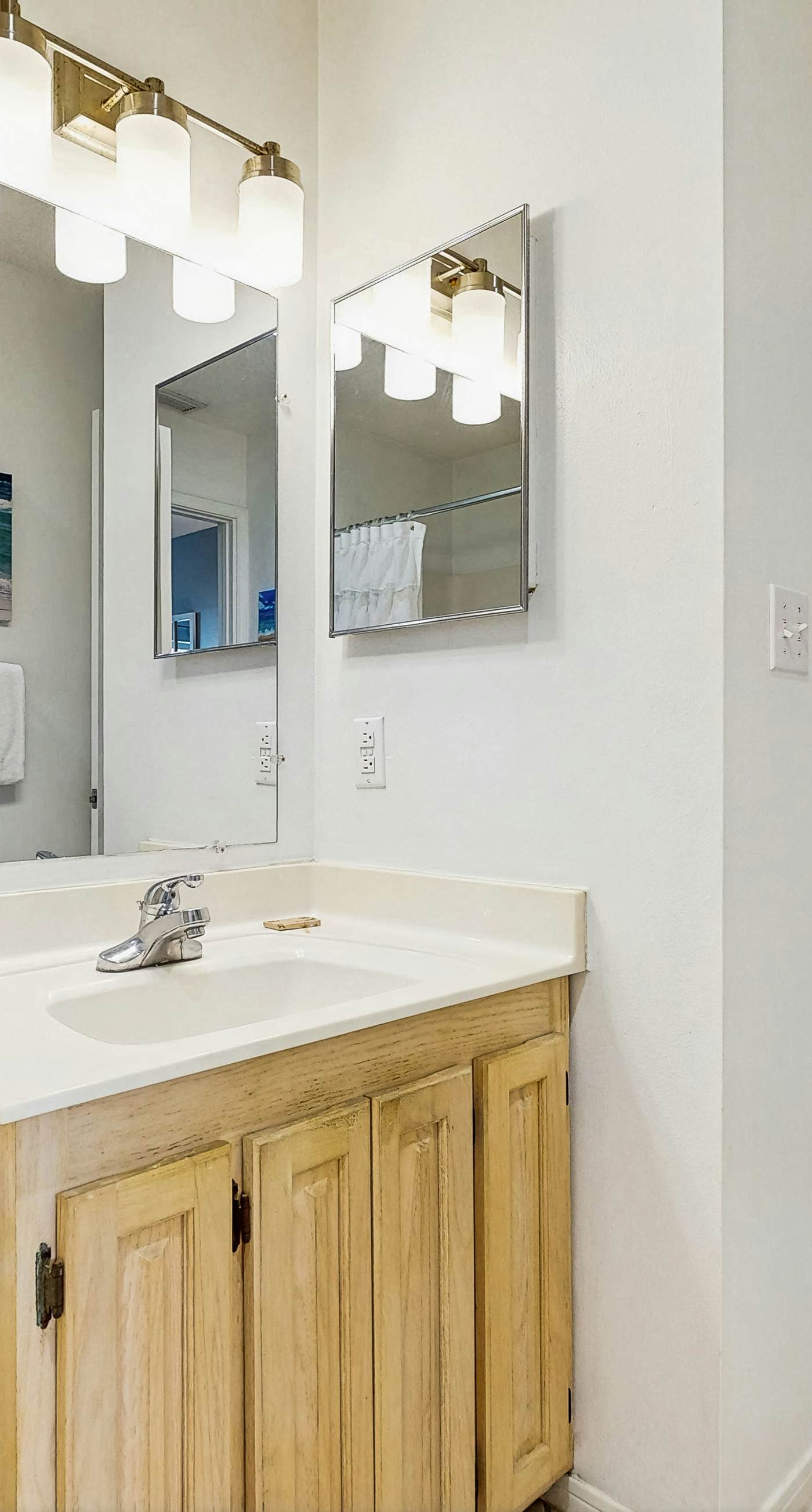 Charming Condo with Gulf View! Grill, Pools, Beach Access