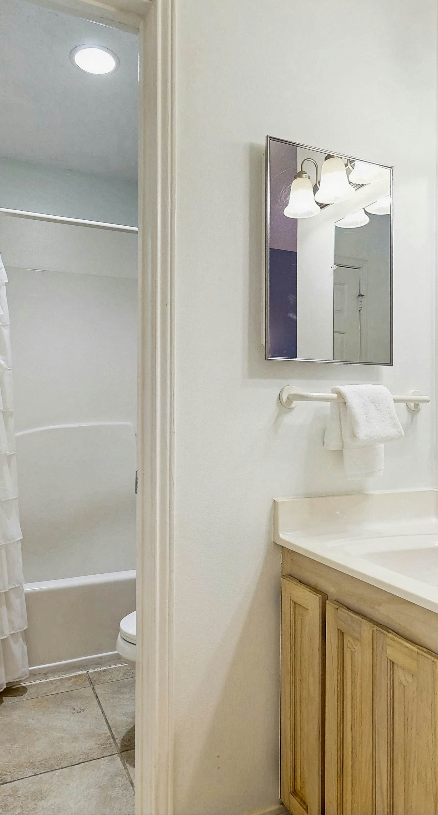 Charming Condo with Gulf View! Grill, Pools, Beach Access