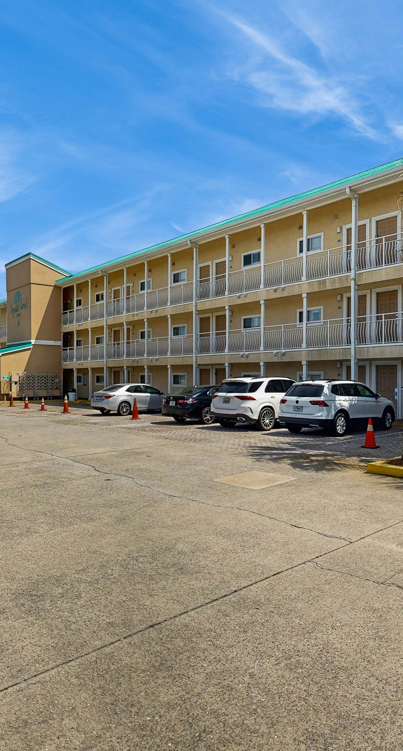 Charming Condo with Gulf View! Grill, Pools, Beach Access