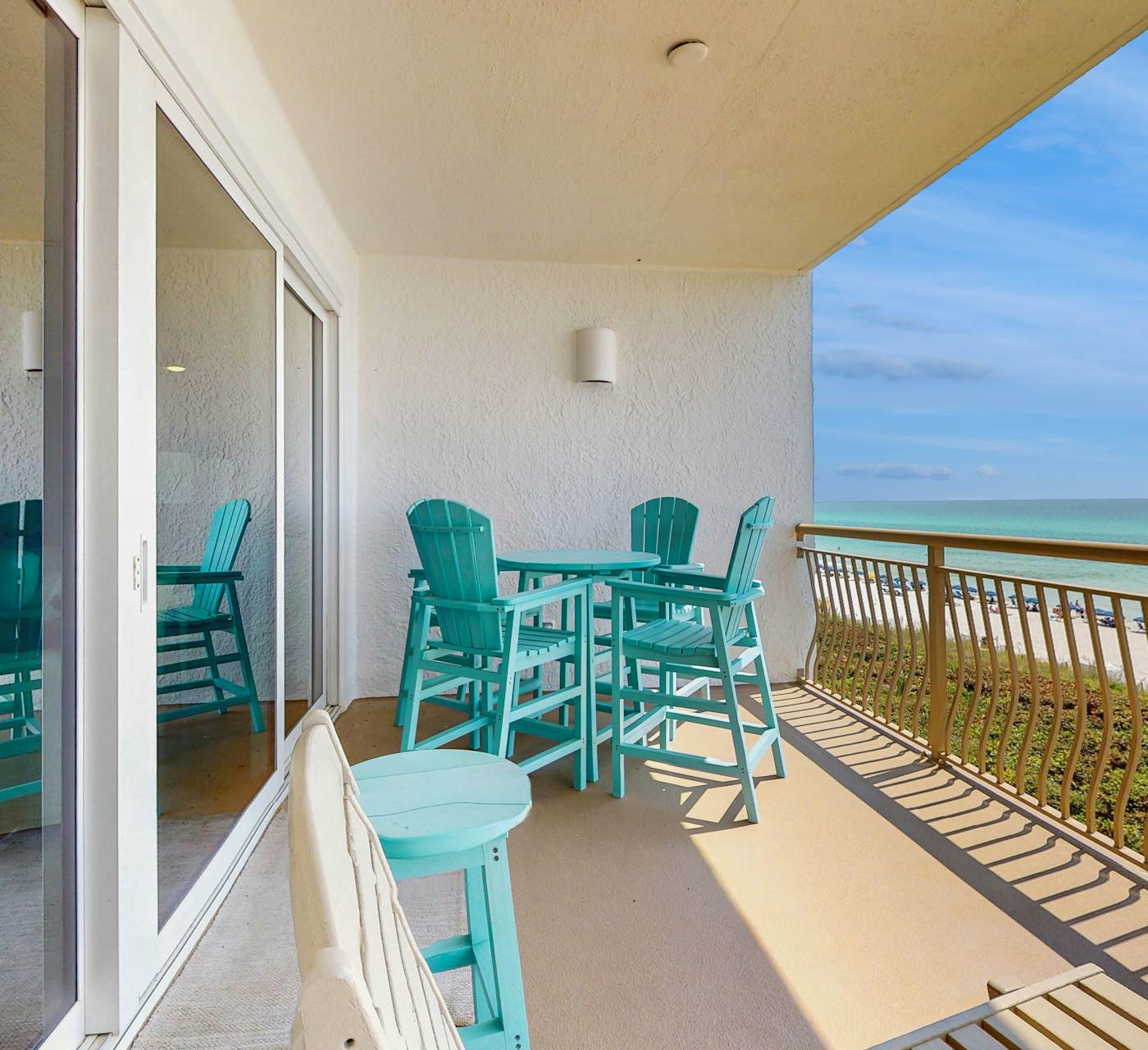 Open-concept beachfront home with balcony, lagoon pool ...