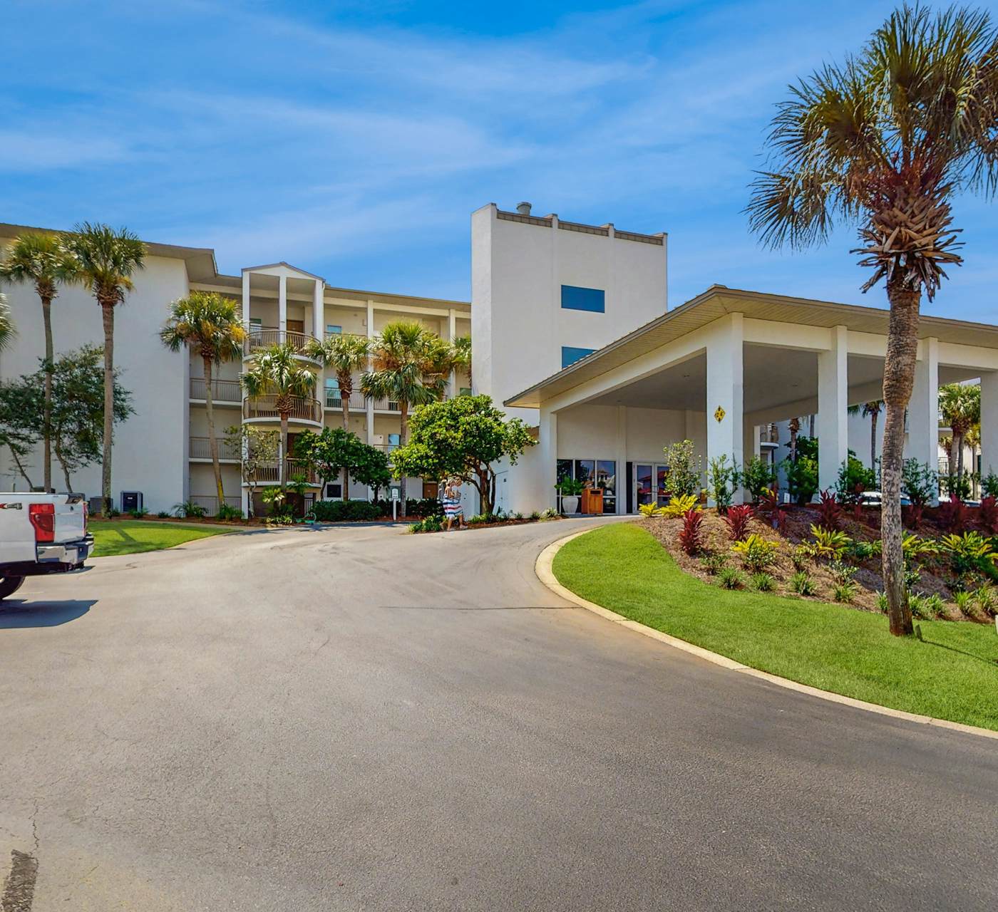 Open-concept beachfront home with balcony, lagoon pool ...