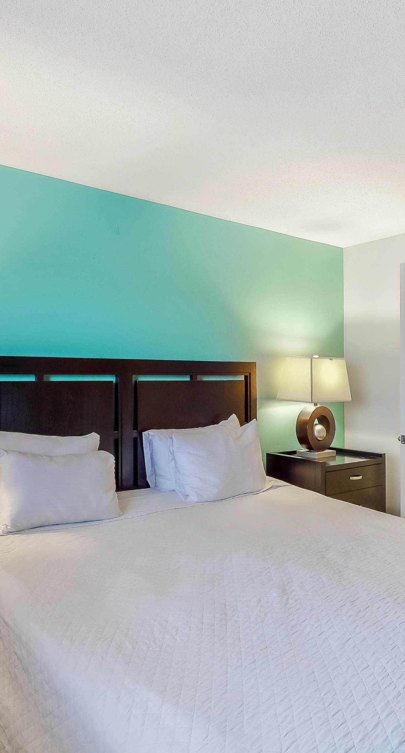 Oceanfront Condo with AC, WiFi, Shared Pool, & Seasonal Beach Service Rentals