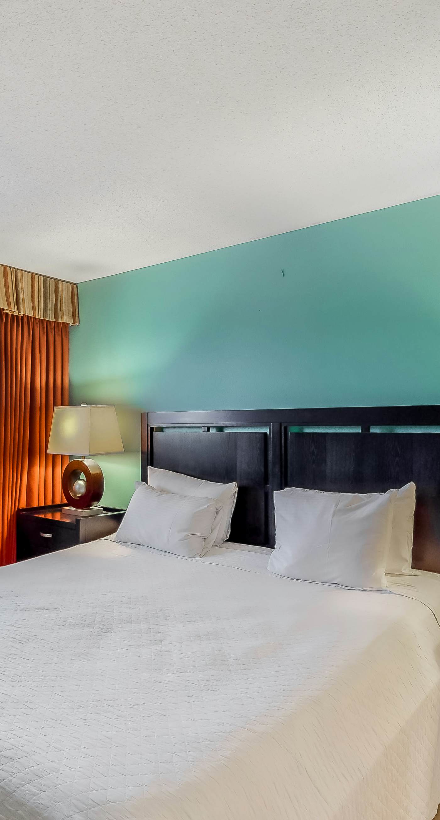 Oceanfront Condo with AC, WiFi, Shared Pool, & Seasonal Beach Service Rentals