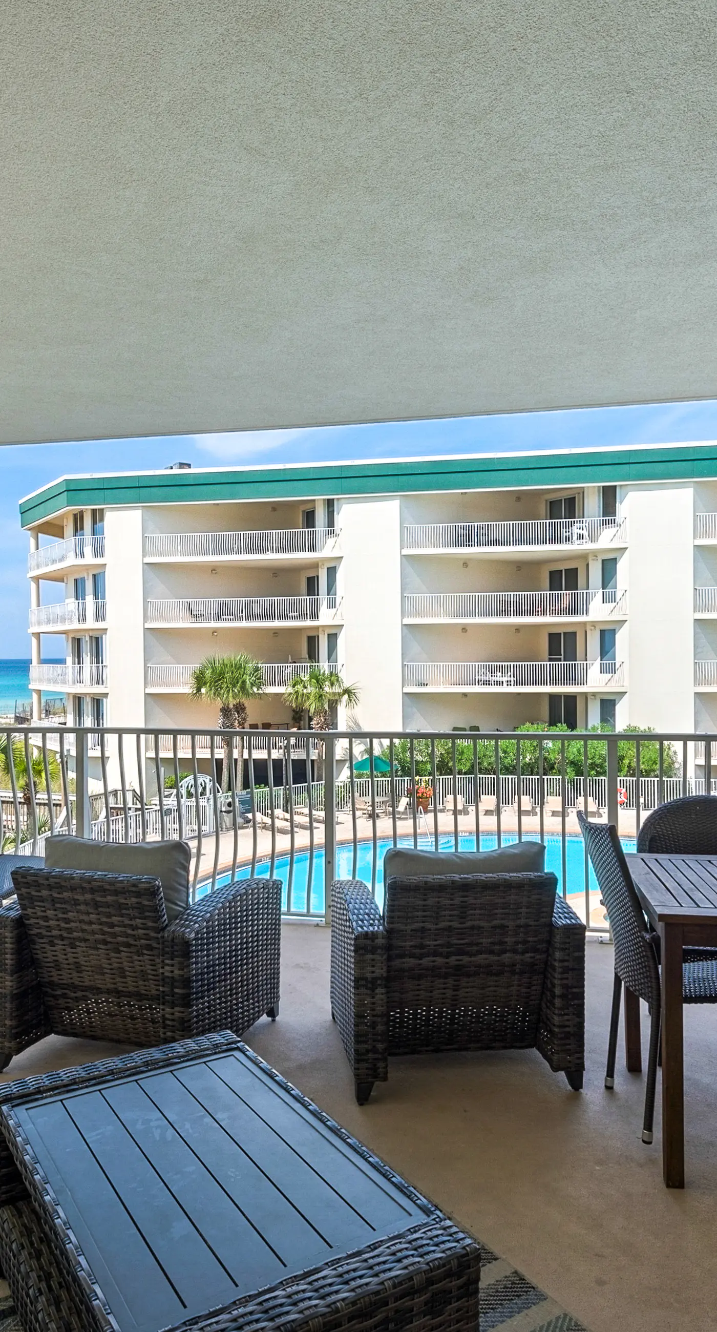 Lovely waterfront condo with balcony, pool, hot tub & pickleball