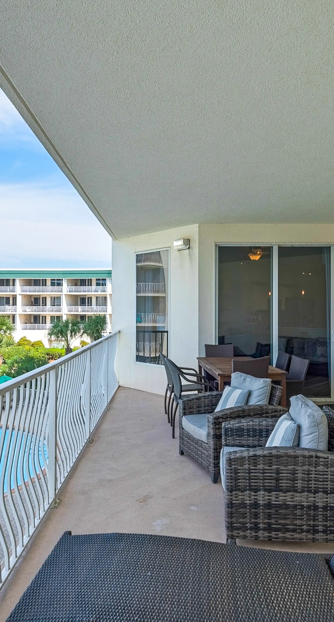 Lovely waterfront condo with balcony, pool, hot tub & pickleball