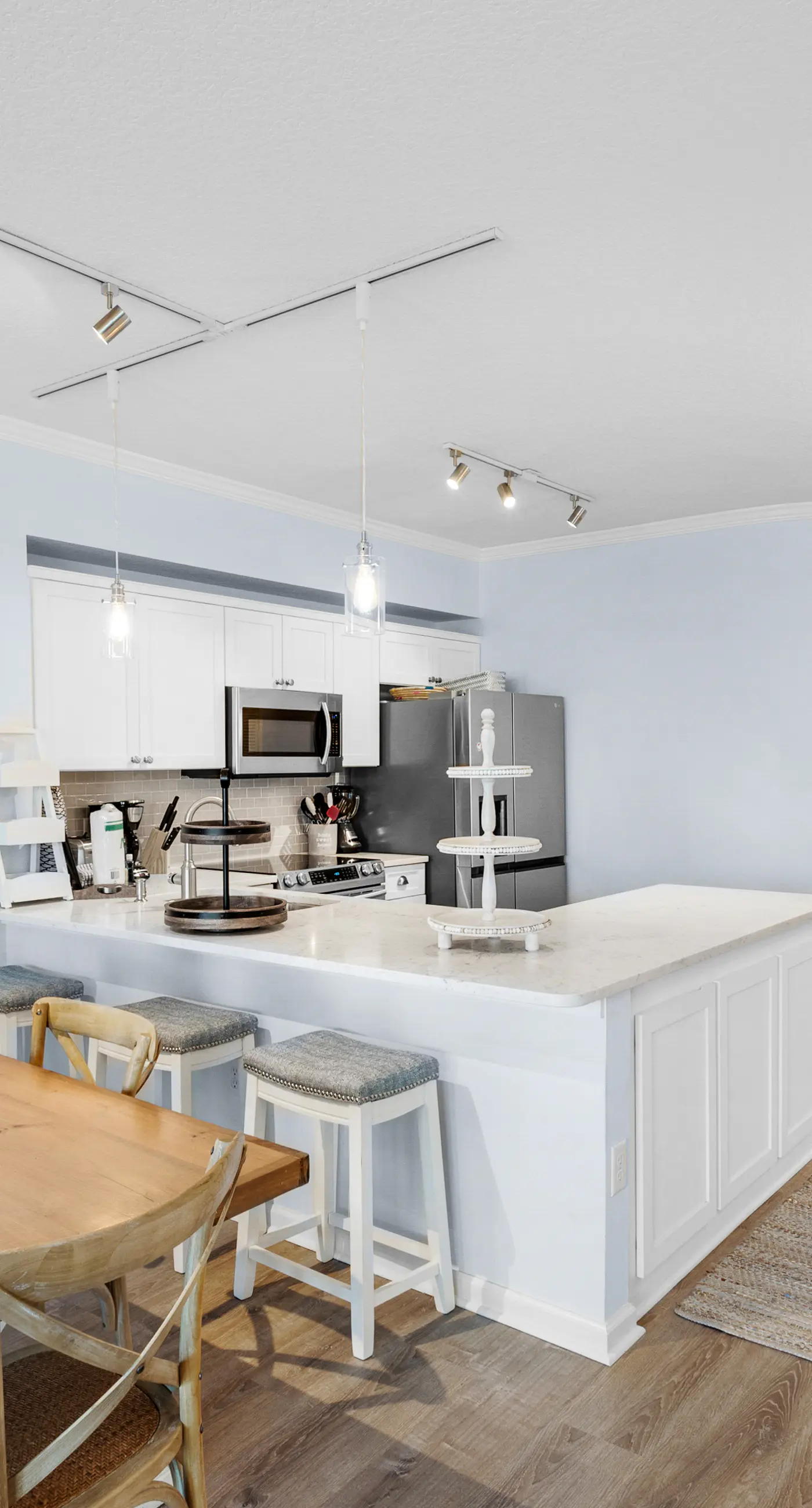 Lovely waterfront condo with balcony, pool, hot tub & pickleball