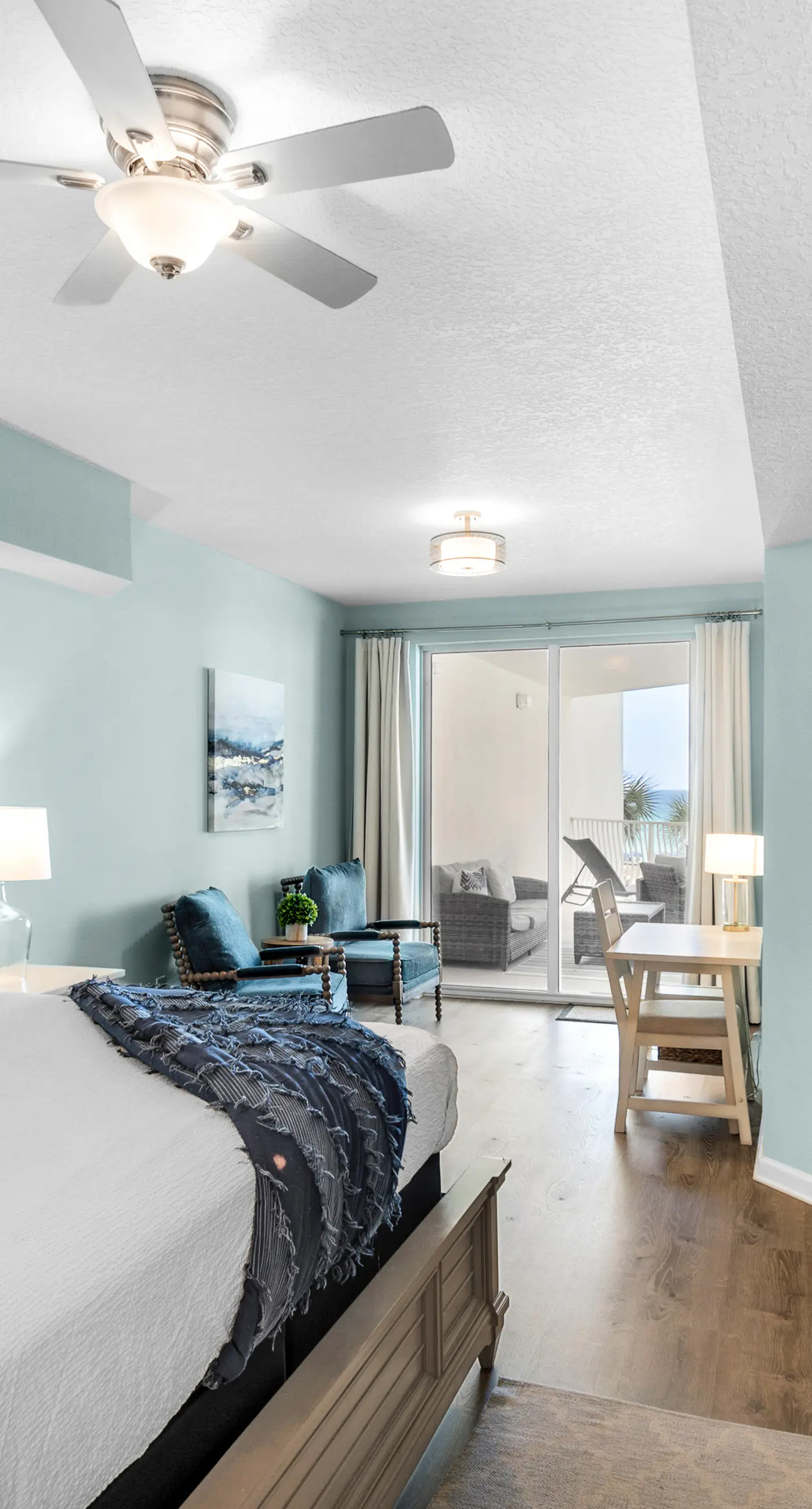 Lovely waterfront condo with balcony, pool, hot tub & pickleball