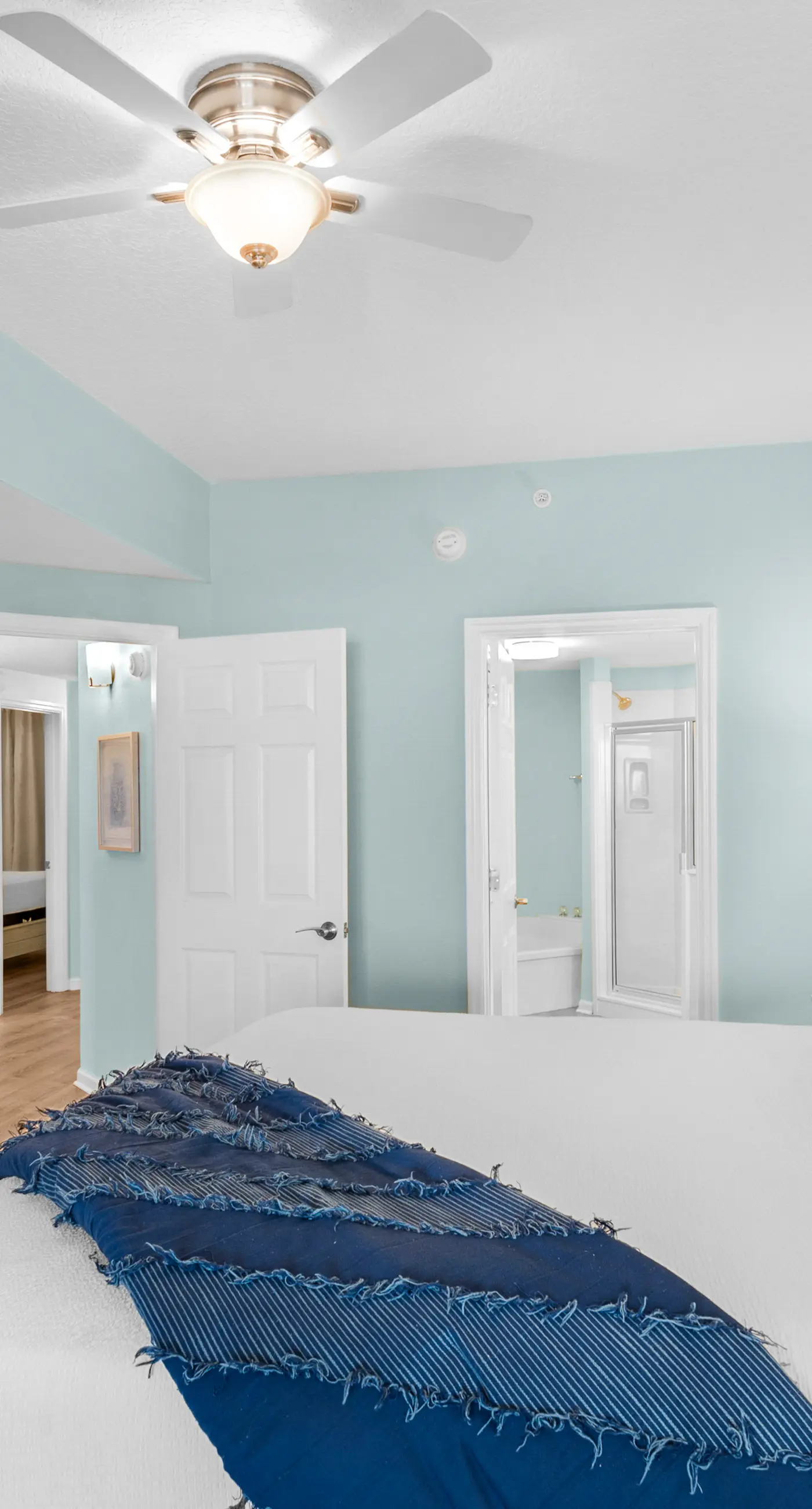 Lovely waterfront condo with balcony, pool, hot tub & pickleball