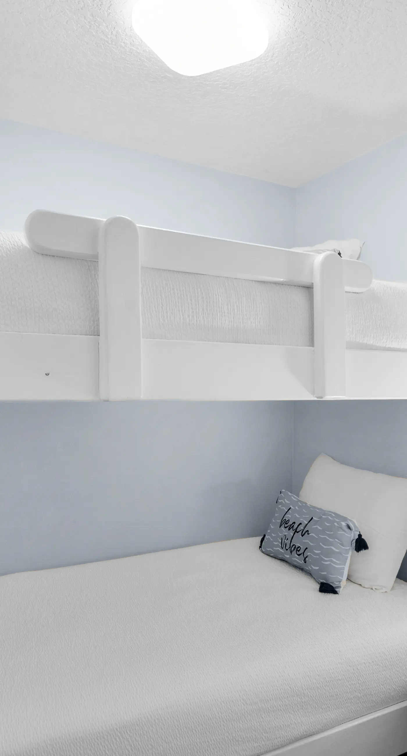 Lovely waterfront condo with balcony, pool, hot tub & pickleball