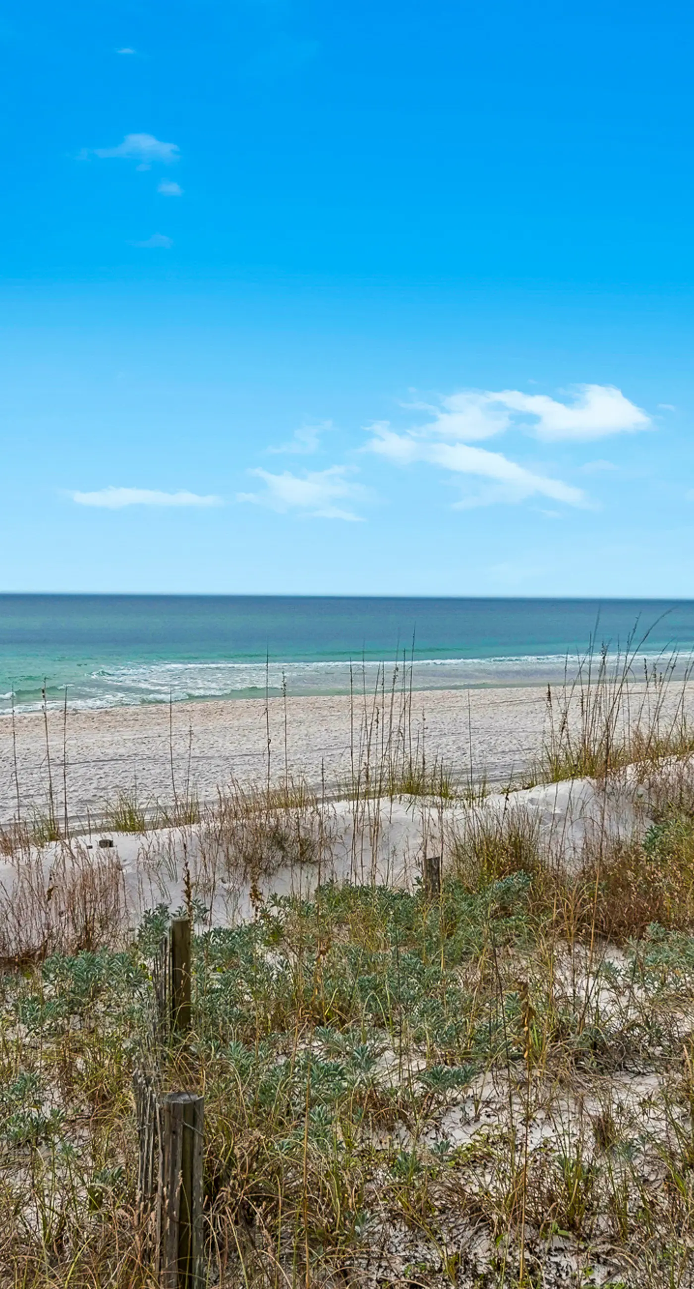 Lovely waterfront condo with balcony, pool, hot tub & pickleball