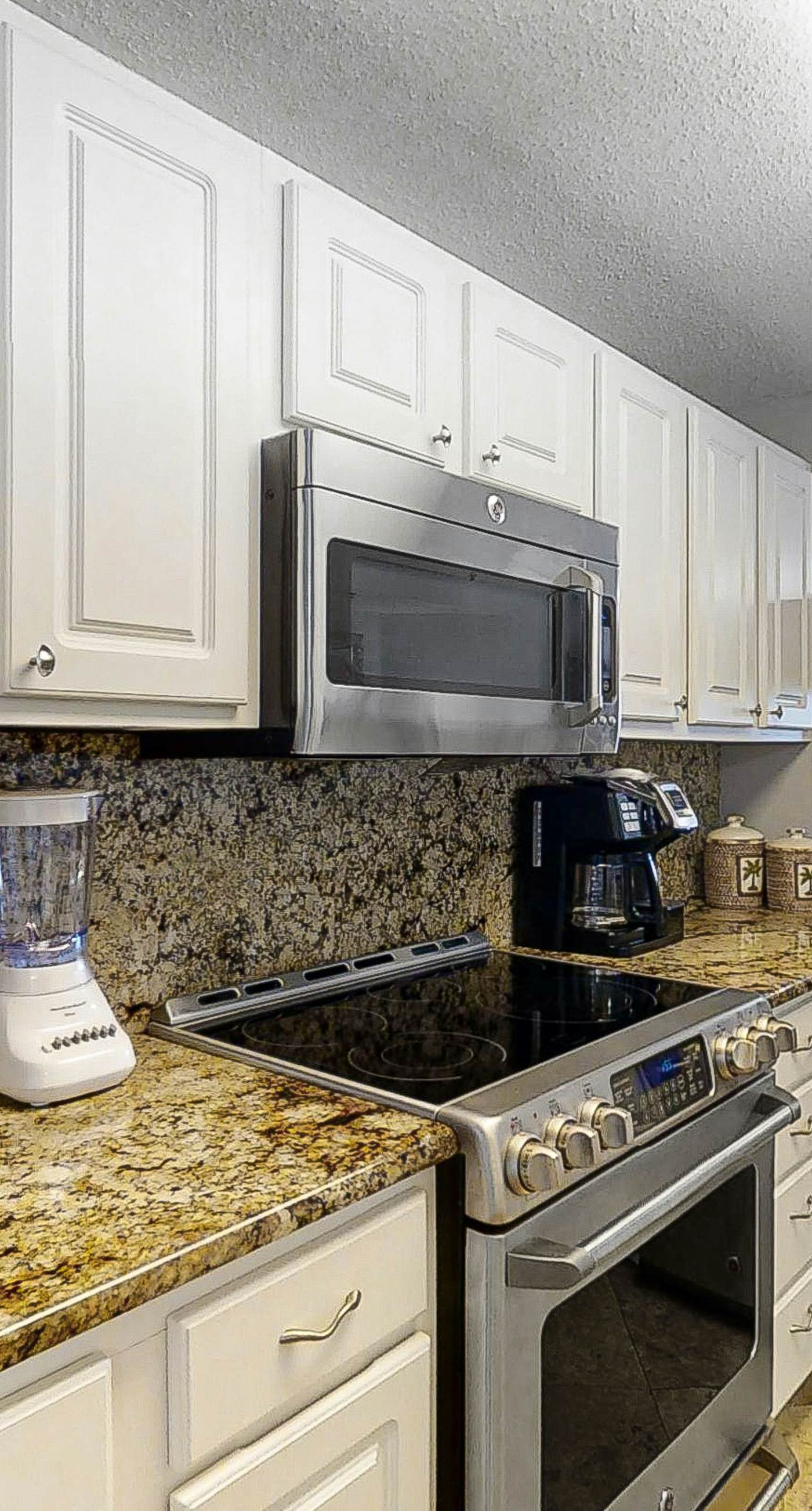 Fifth-Floor, Gulf-Front Condo w/ Balcony, Beach Access & Shared Pools/Hot Tub