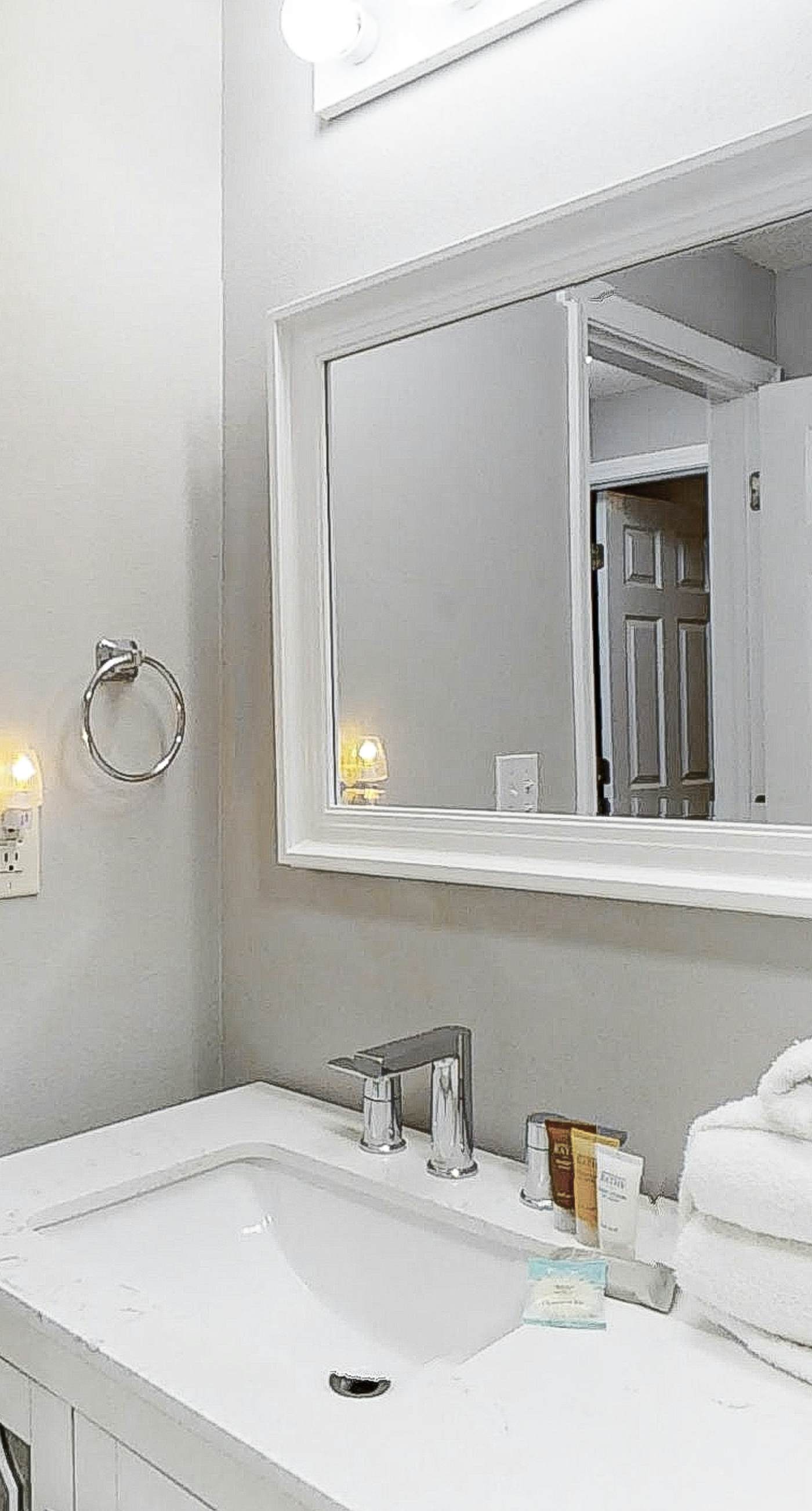 Fifth-Floor, Gulf-Front Condo w/ Balcony, Beach Access & Shared Pools/Hot Tub