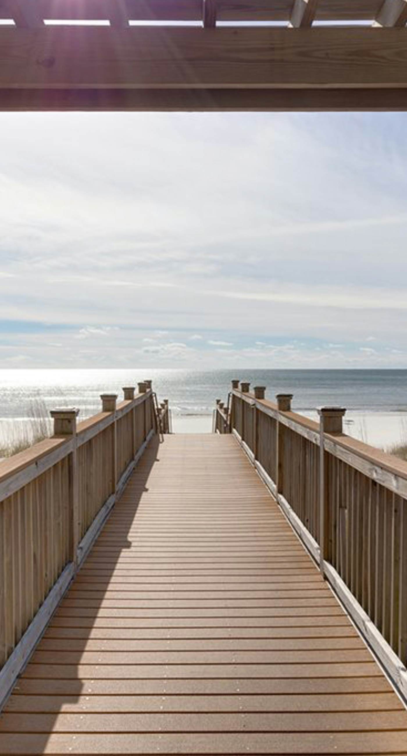 Fifth-Floor, Gulf-Front Condo w/ Balcony, Beach Access & Shared Pools/Hot Tub