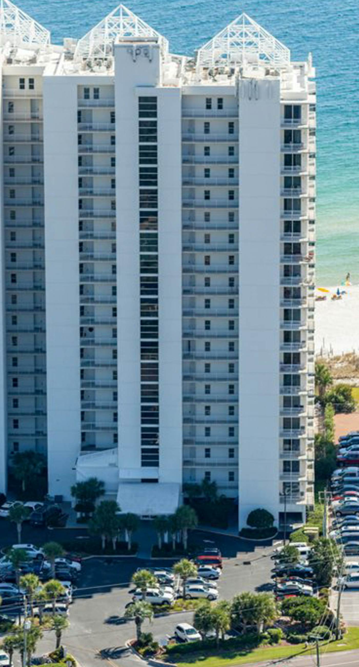 Fifth-Floor, Gulf-Front Condo w/ Balcony, Beach Access & Shared Pools/Hot Tub