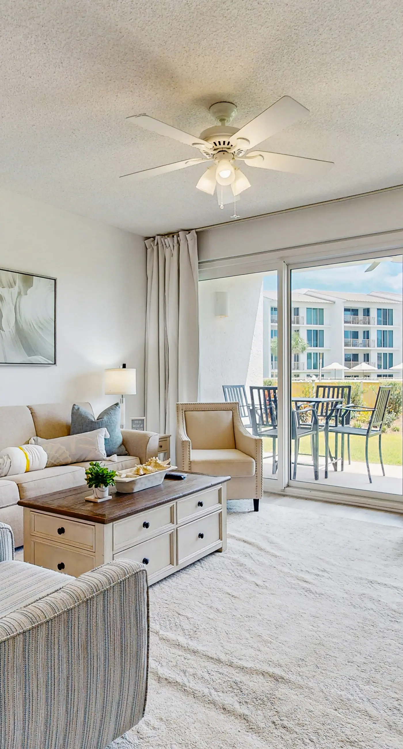 Beach haven with patio, lagoon pool, hot tub & pickleball - walk to beach