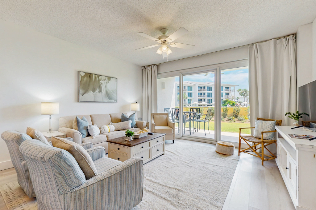 Beach haven with patio, lagoon pool, hot tub & pickleball - walk to beach