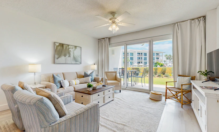 Beach haven with patio, lagoon pool, hot tub & pickleball - walk to beach