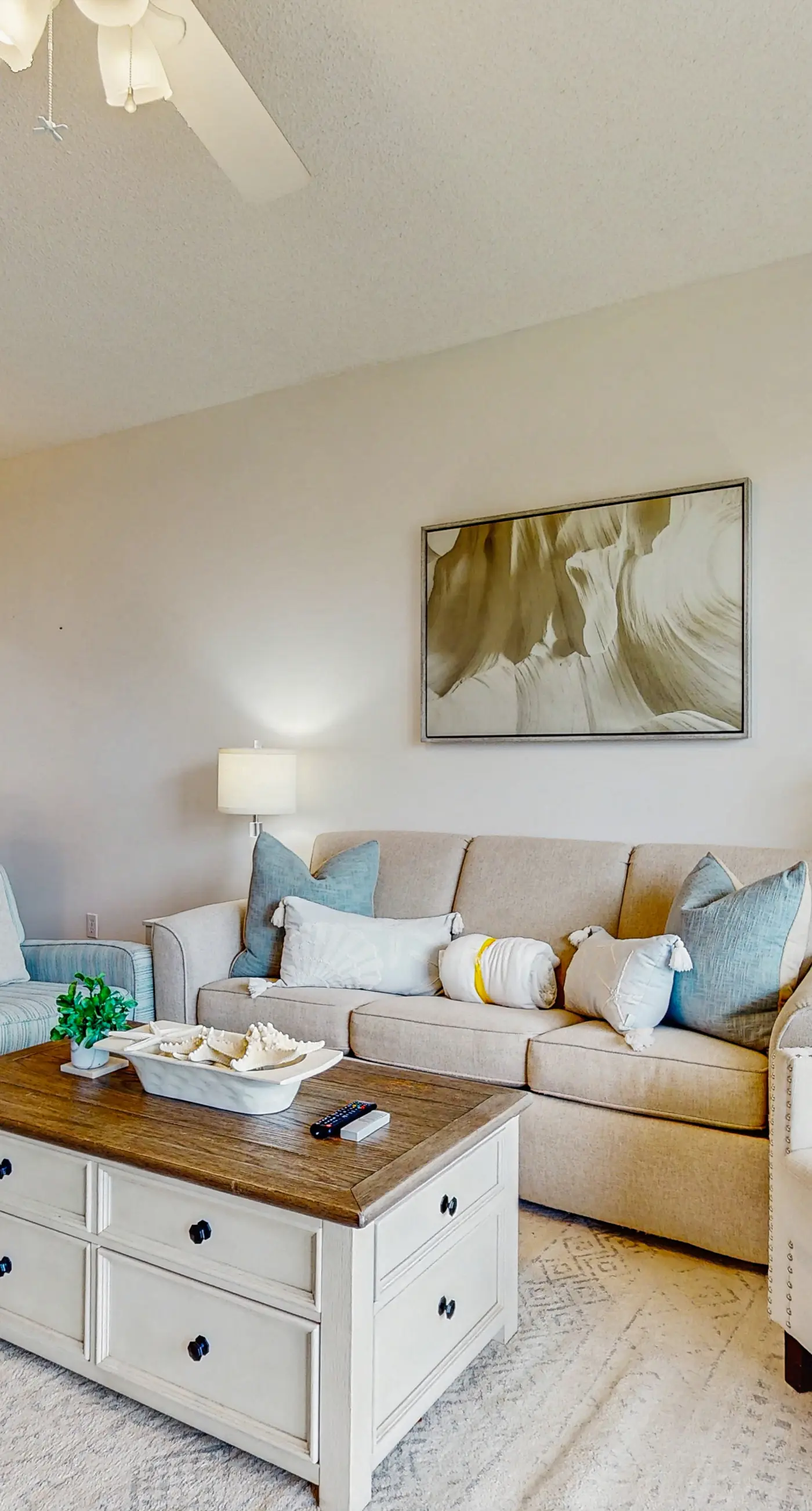 Beach haven with patio, lagoon pool, hot tub & pickleball - walk to beach