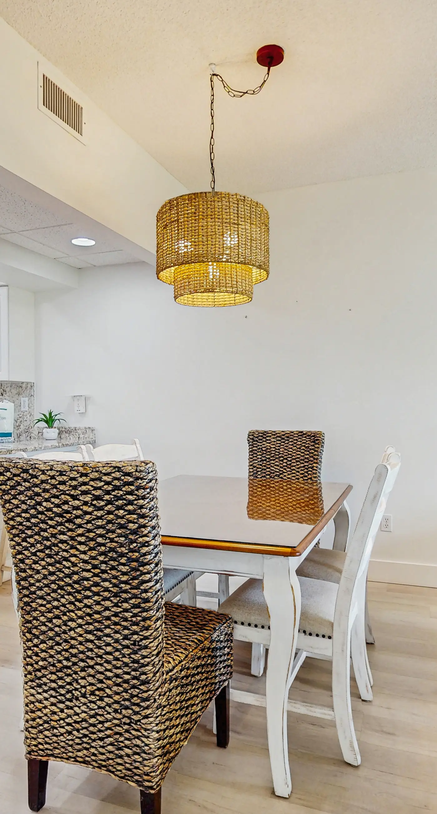 Beach haven with patio, lagoon pool, hot tub & pickleball - walk to beach
