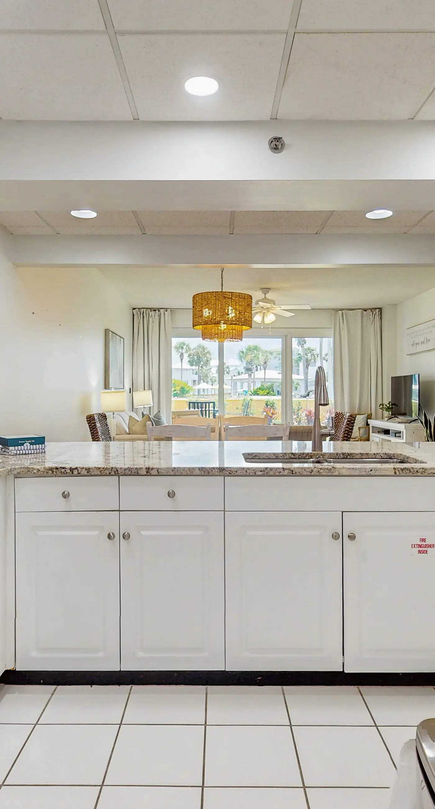 Beach haven with patio, lagoon pool, hot tub & pickleball - walk to beach