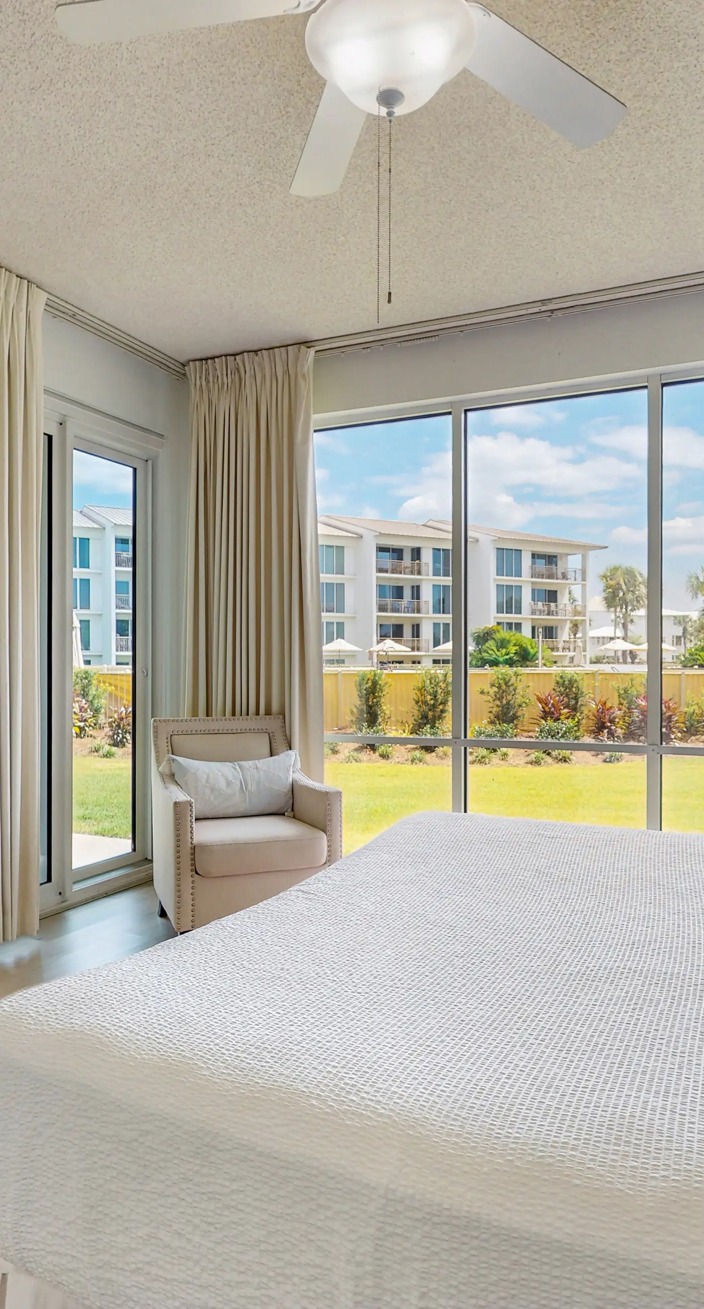 Beach haven with patio, lagoon pool, hot tub & pickleball - walk to beach
