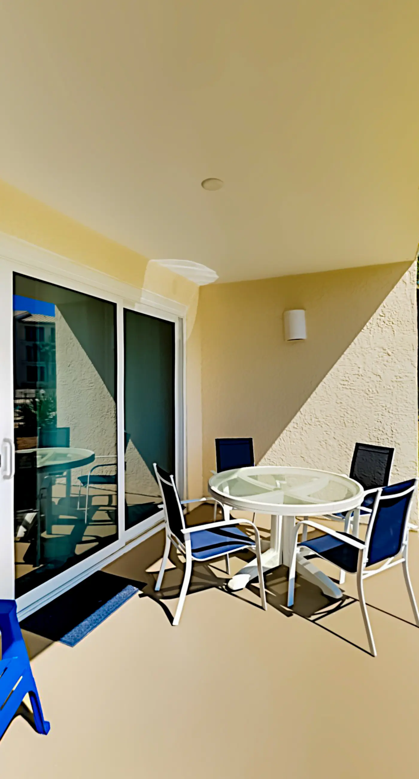 Beach haven with patio, lagoon pool, hot tub & pickleball - walk to beach
