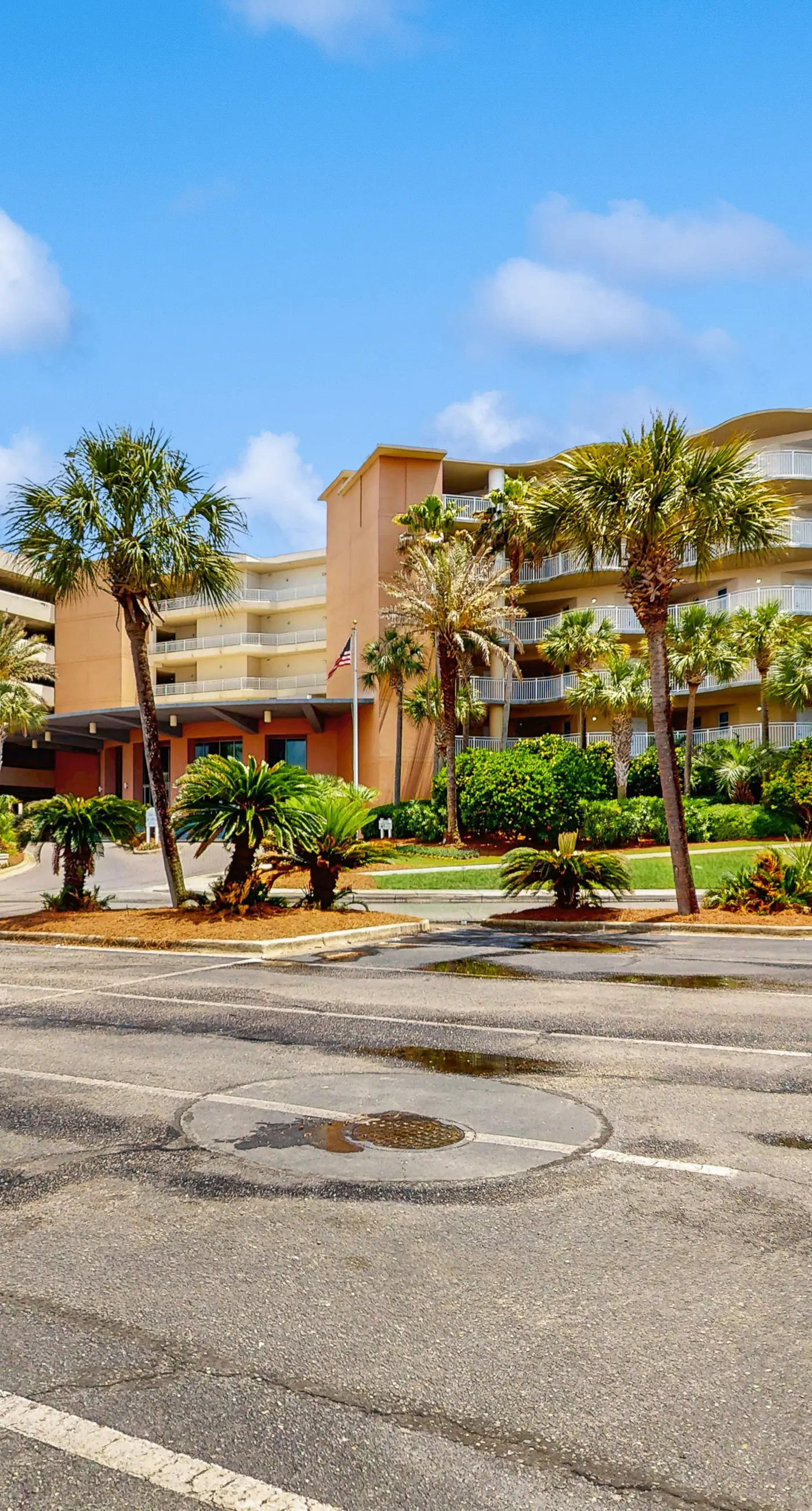 1st Floor Elegant Ground-Floor Condo At Waterscape Playground, 2 Hot Tubs