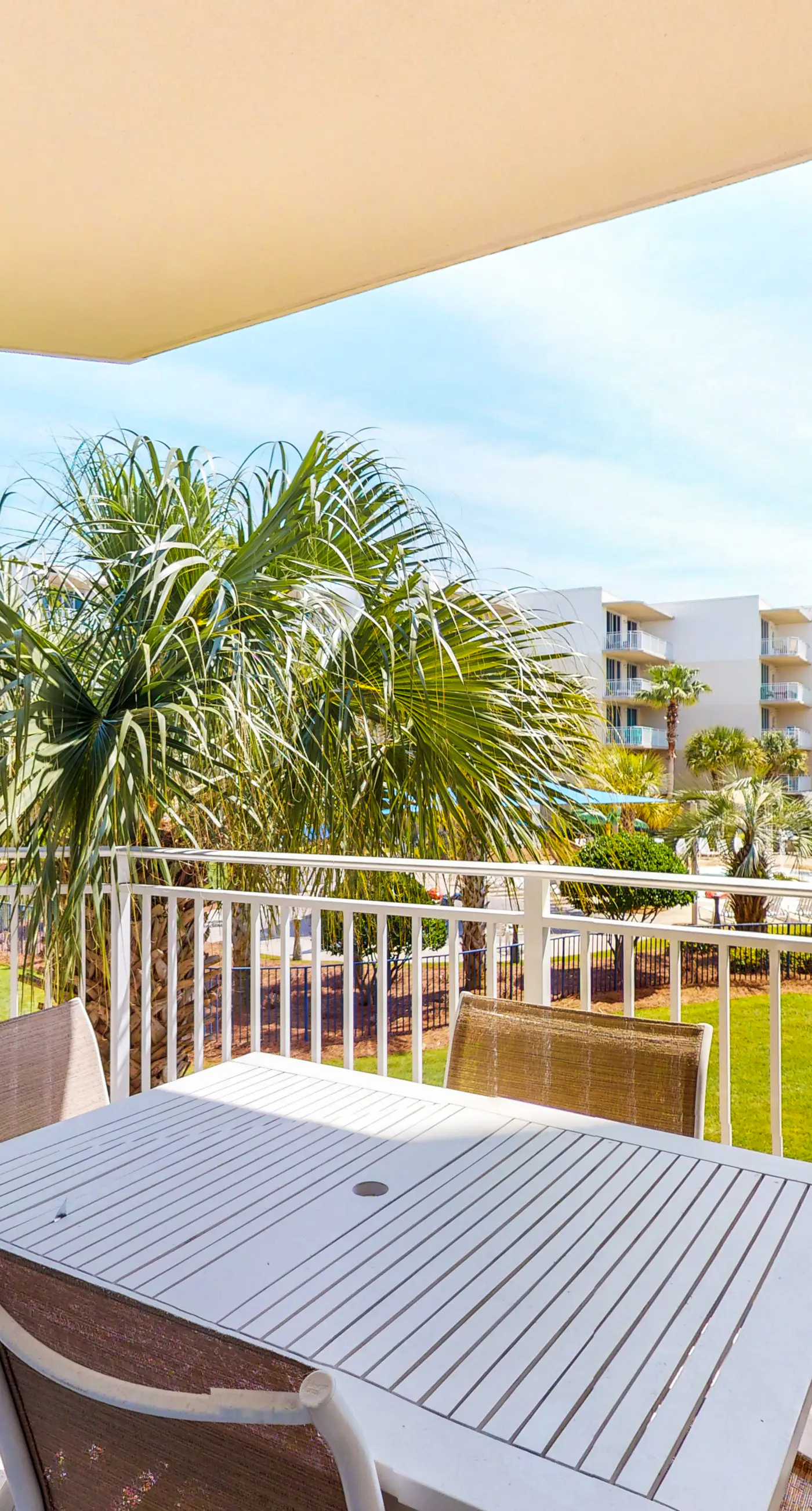 2nd Floor Welcoming Condo At Waterscape 490 Feet Of Private Beach