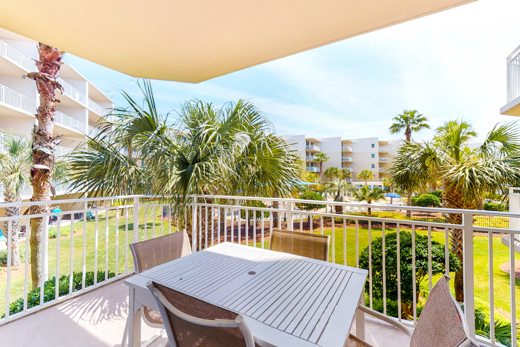 2nd Floor Welcoming Condo At Waterscape 490 Feet Of Private Beach