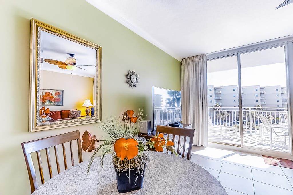 Elegant Condo On Okaloosa Island w/Private Beach, and Shared Hot Tub & Pool