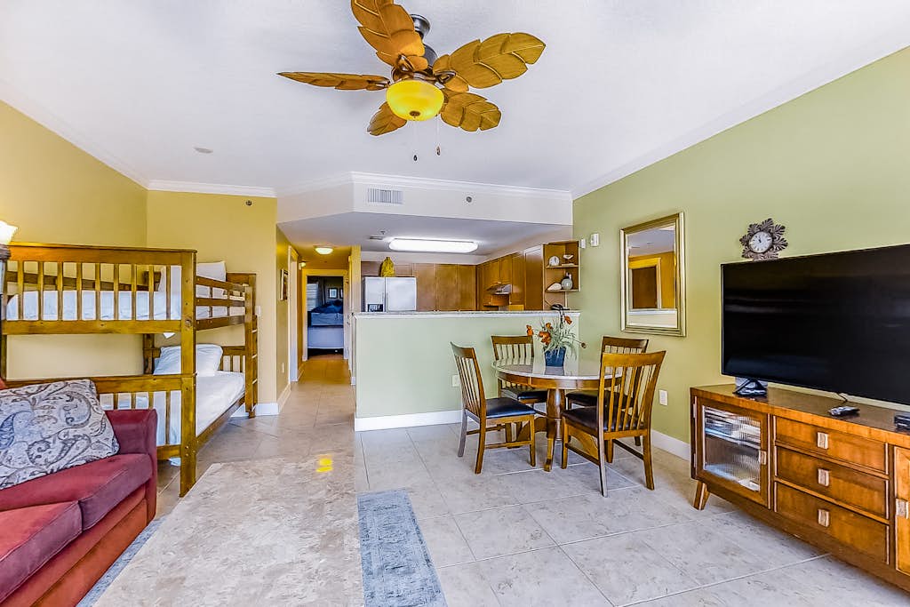 Elegant Condo On Okaloosa Island w/Private Beach, and Shared Hot Tub & Pool
