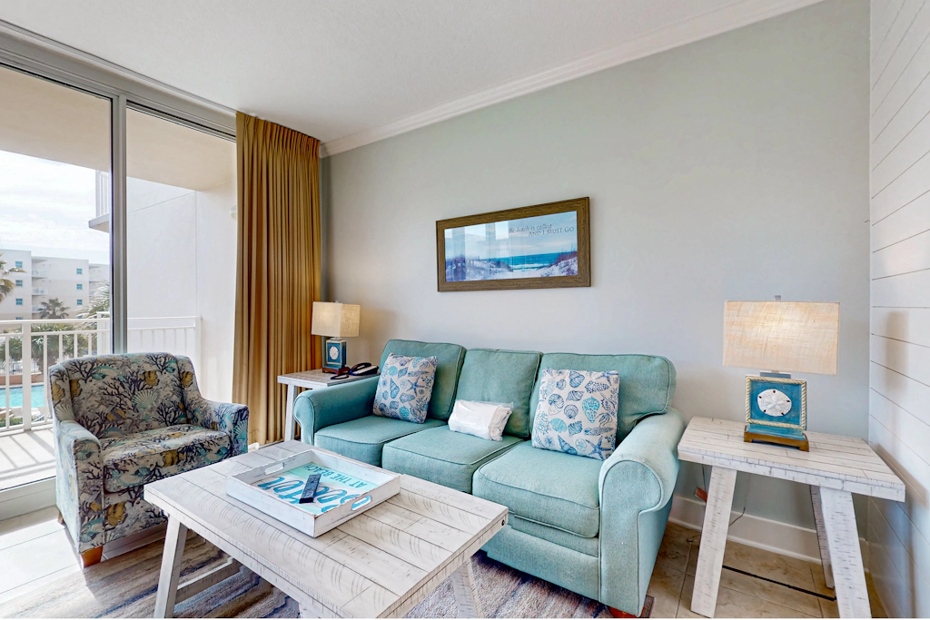 Welcoming, beachy condo on Okaloosa Island - pool, hot tubs, private W/D & AC