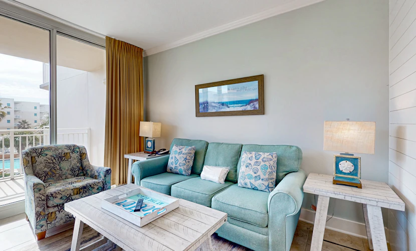 Welcoming, beachy condo on Okaloosa Island - pool, hot tubs, private W/D & AC